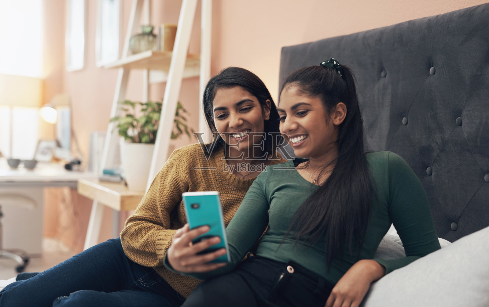 我应该向左滑动还是向右滑动?照片摄影图片