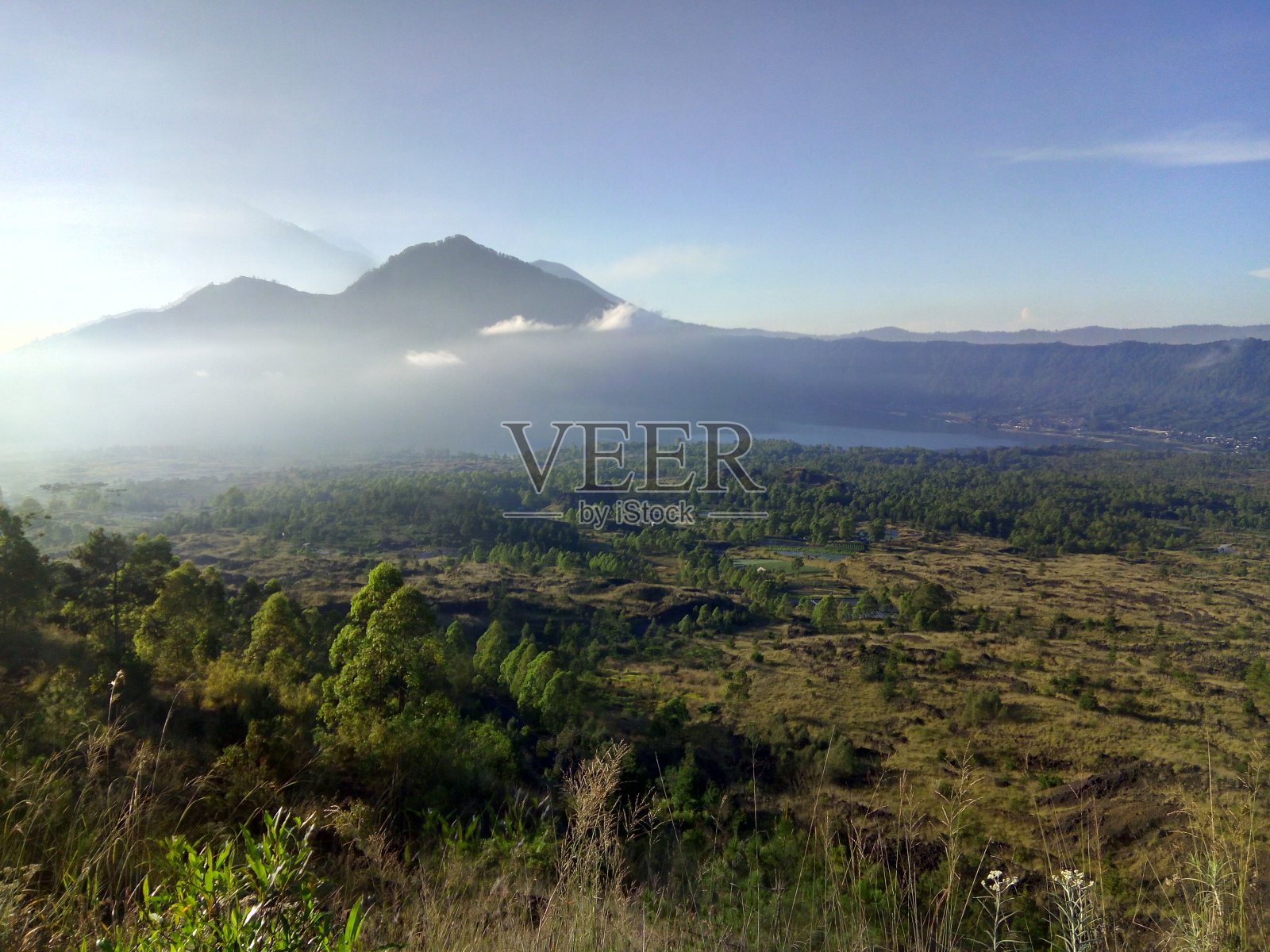 巴厘岛的山景照片摄影图片