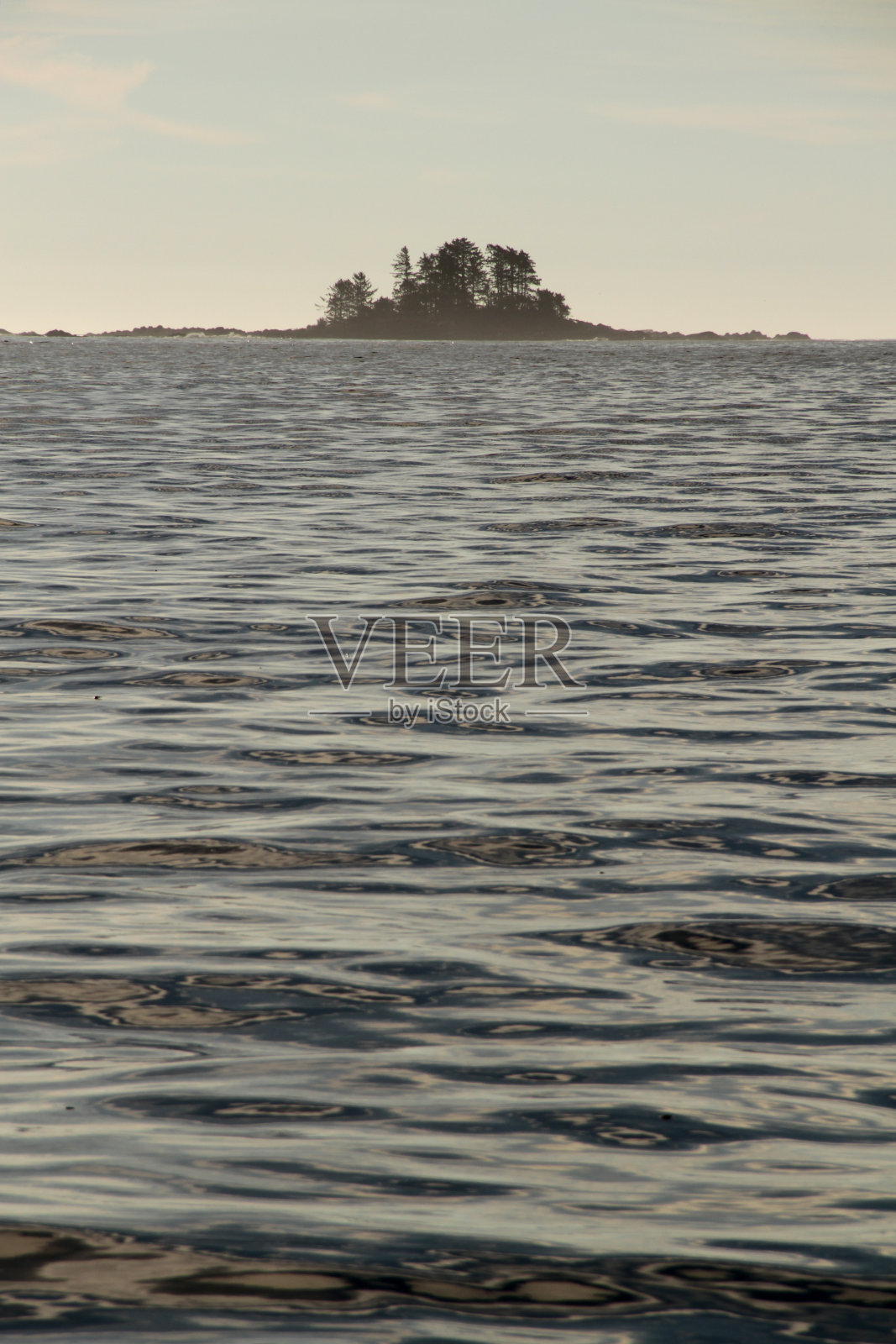 地平线上的岛屿照片摄影图片