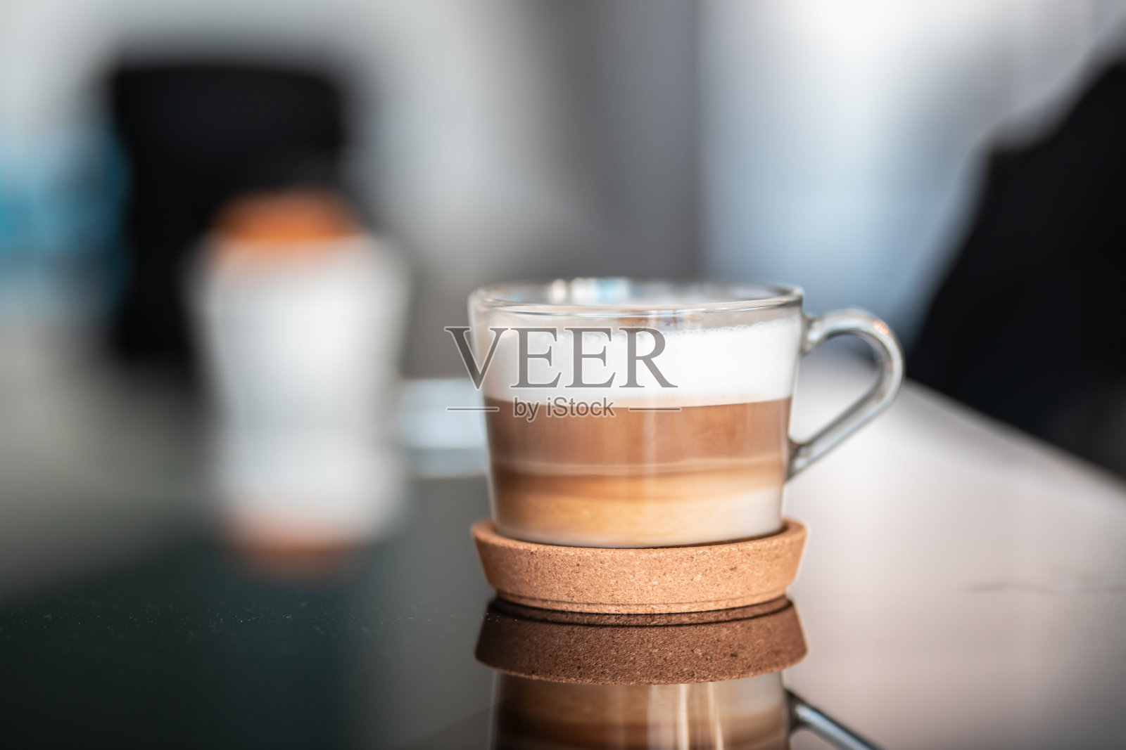 早晨喝咖啡照片摄影图片