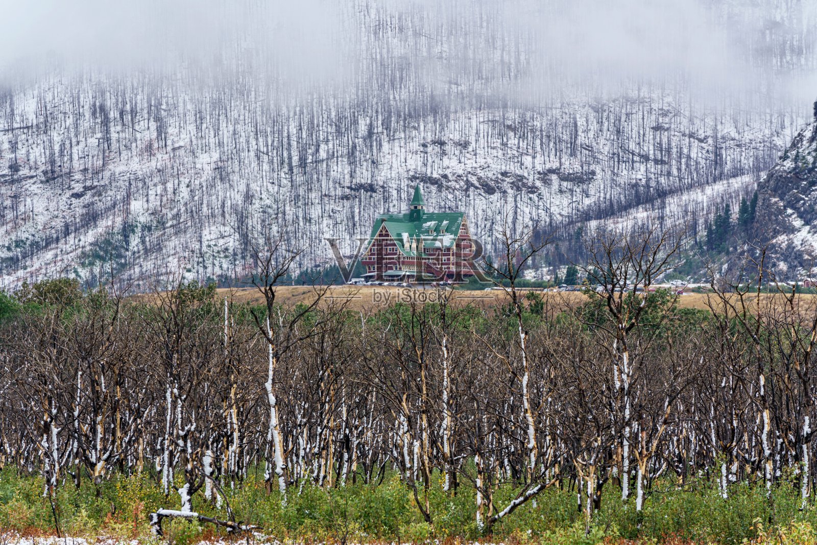 沃特顿湖国家公园位于加拿大落基山脉照片摄影图片