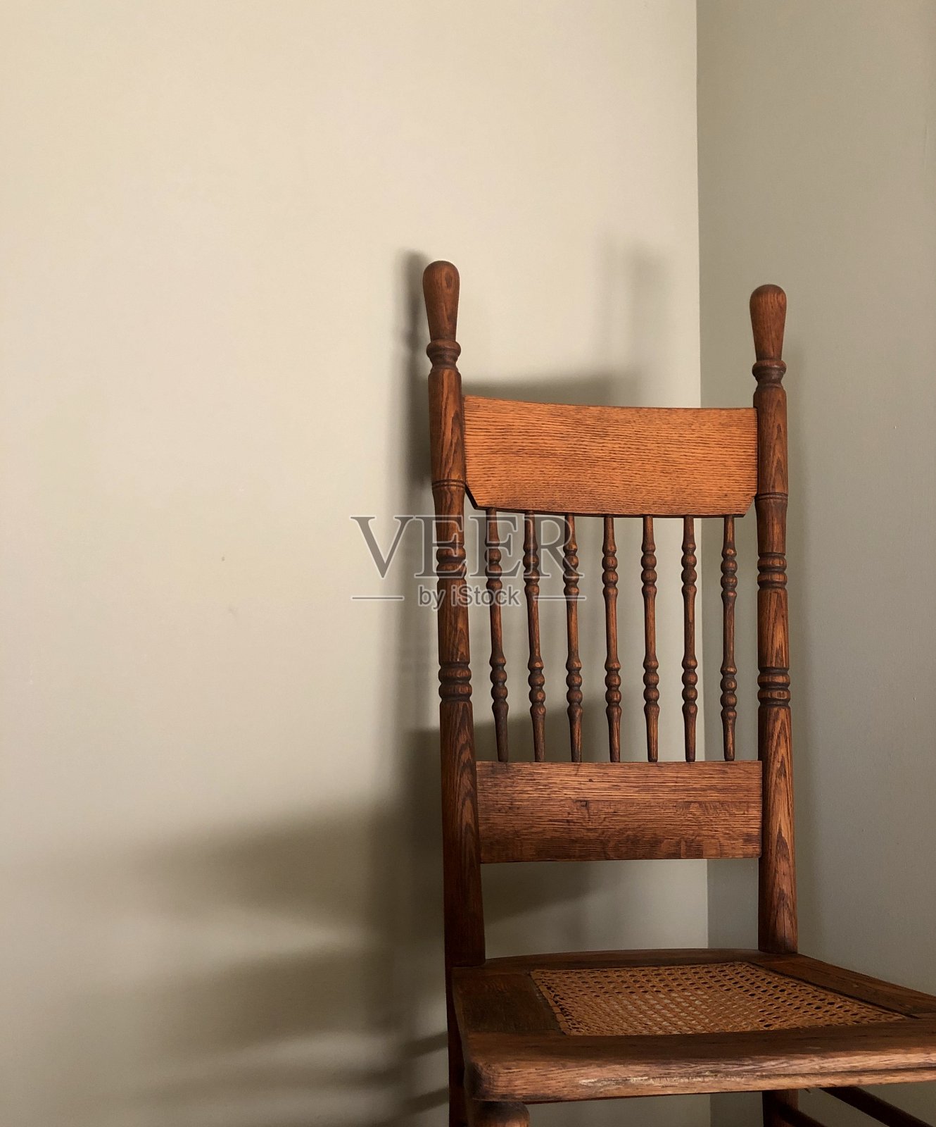 古董木制椅子照片摄影图片