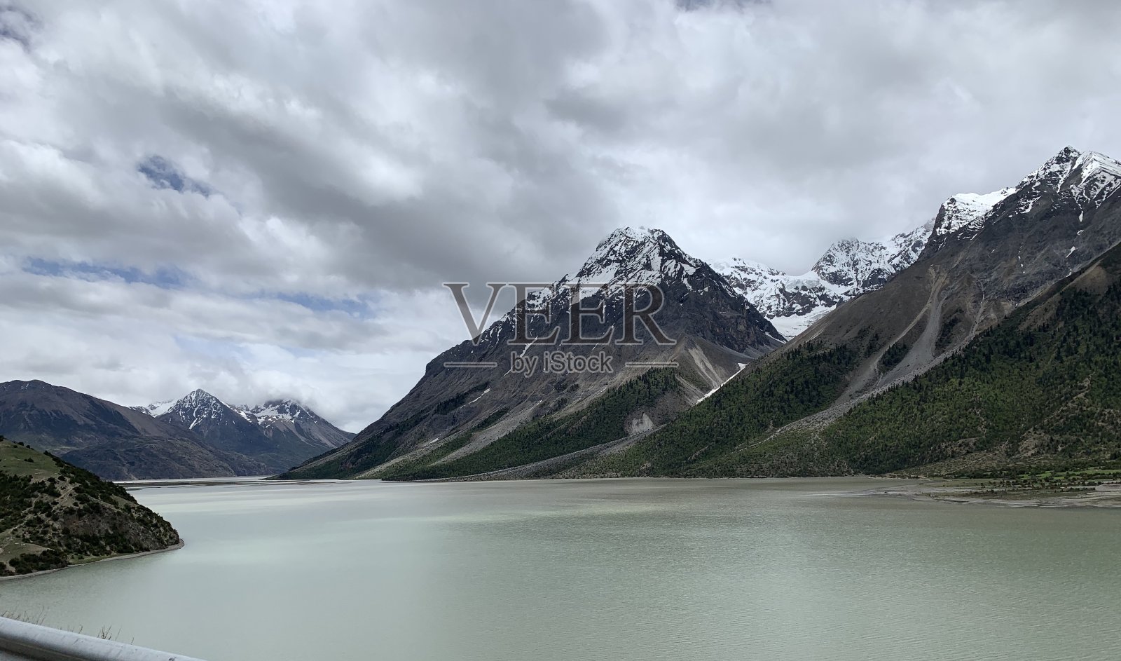 高原湖泊照片摄影图片