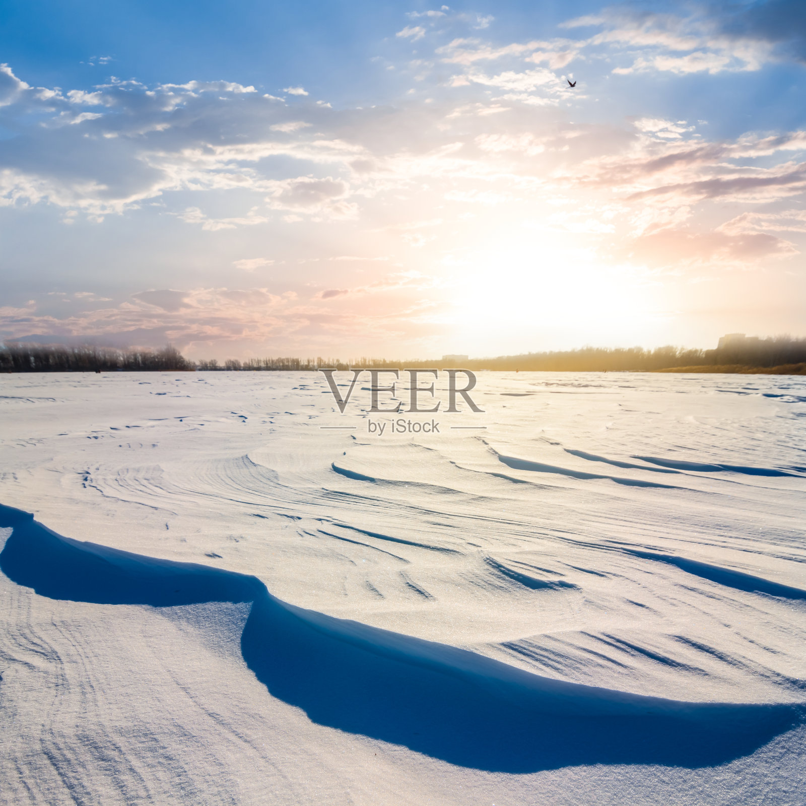 戏剧性的冬季日落景观照片摄影图片