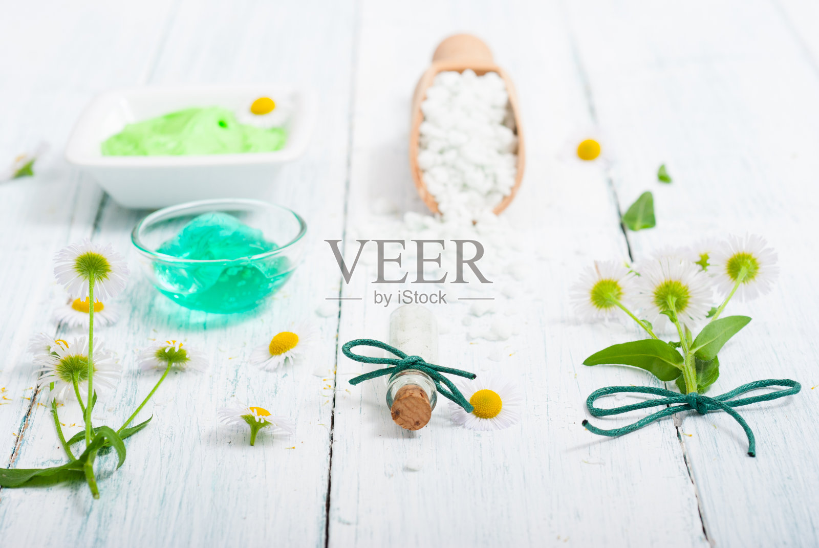 蓝绿色的温泉照片摄影图片