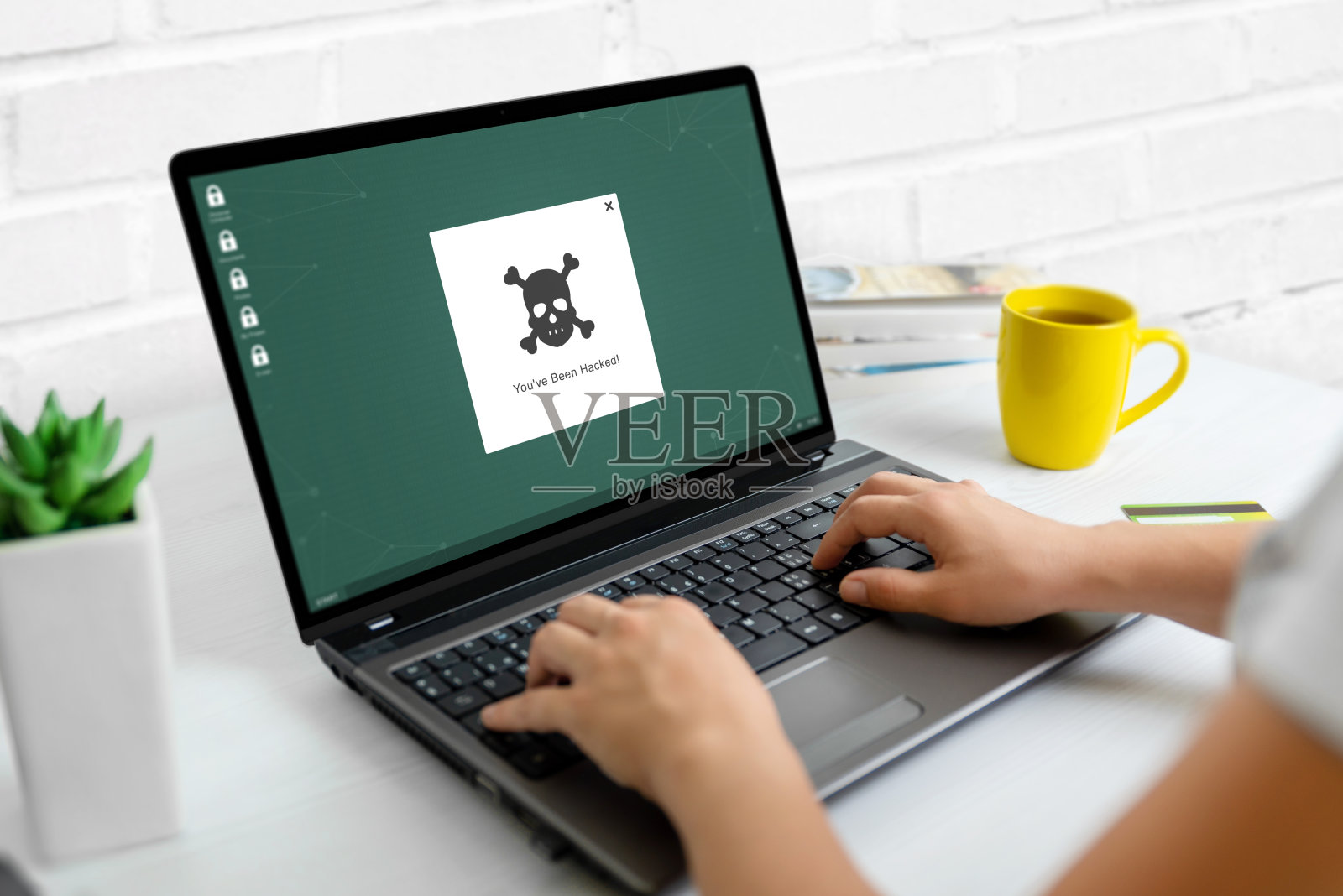 黑客警告笔记本电脑概念。数据保护和安全的概念照片摄影图片