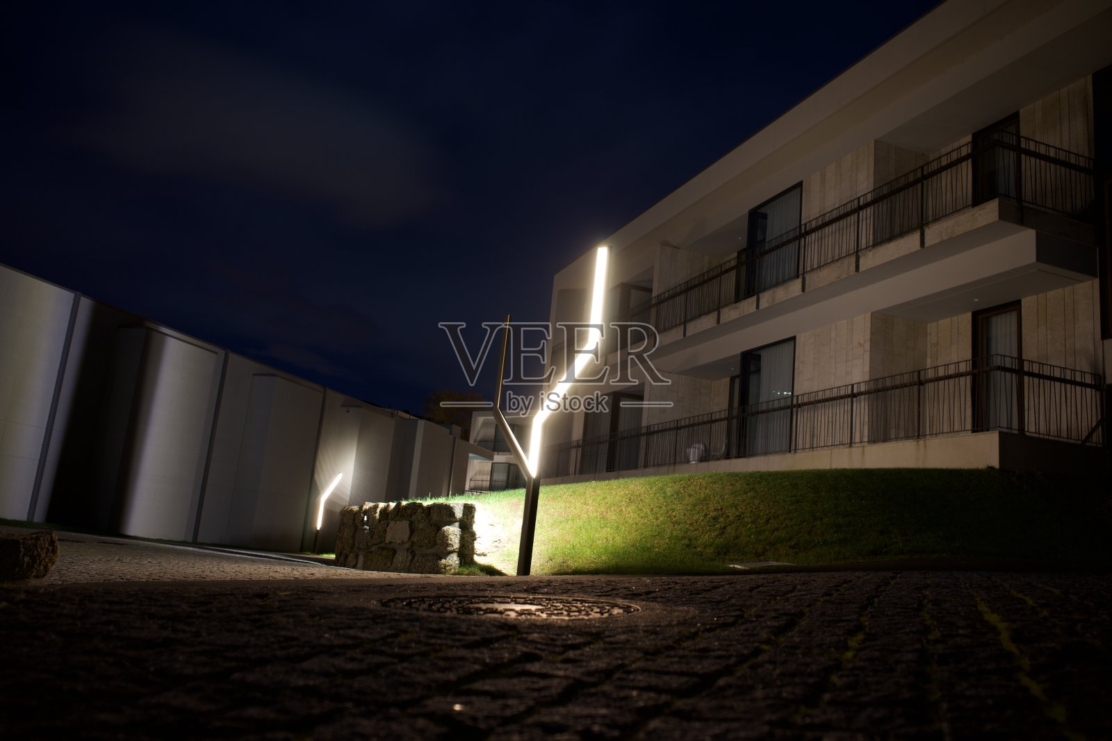 酒店外夜景长曝光摄影葡萄牙背景照片摄影图片