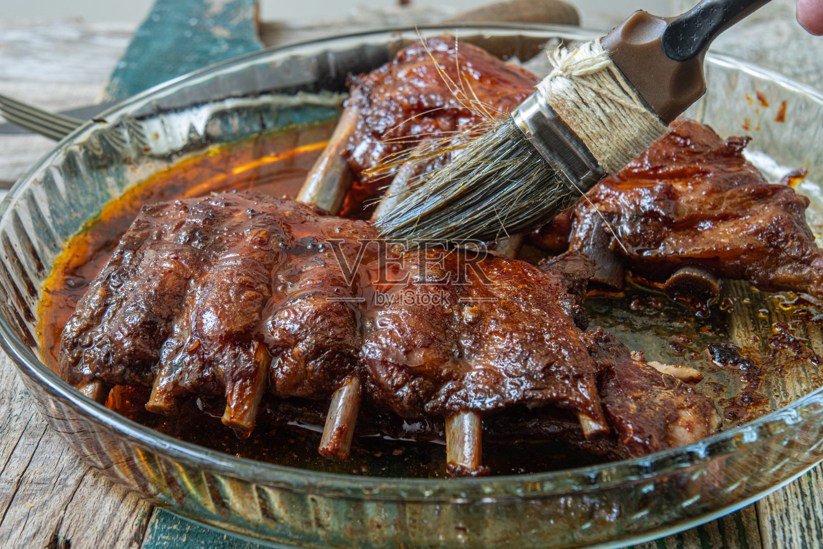 猪排配波旁威士忌照片摄影图片