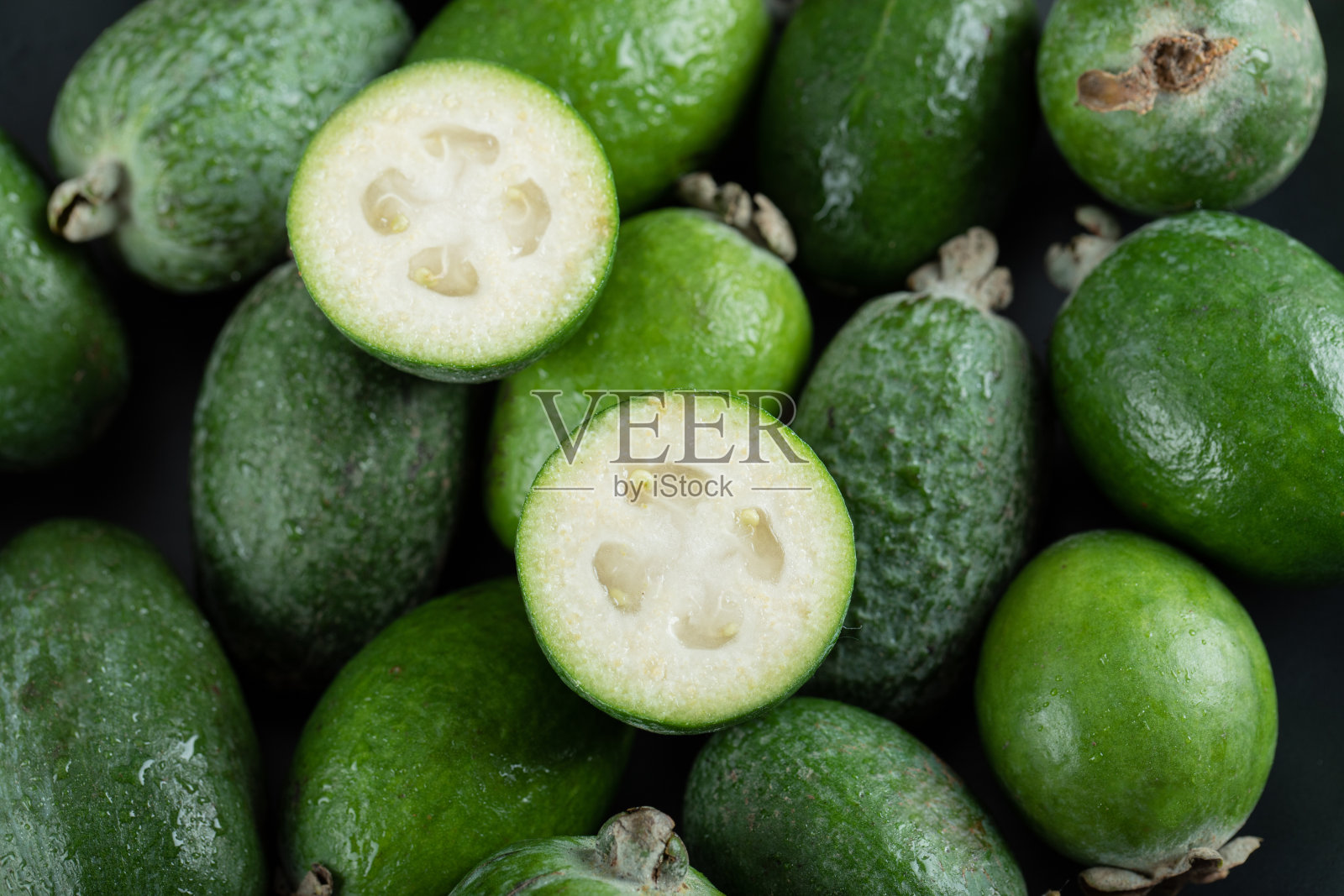 近距离观看新鲜的feijoa水果照片摄影图片