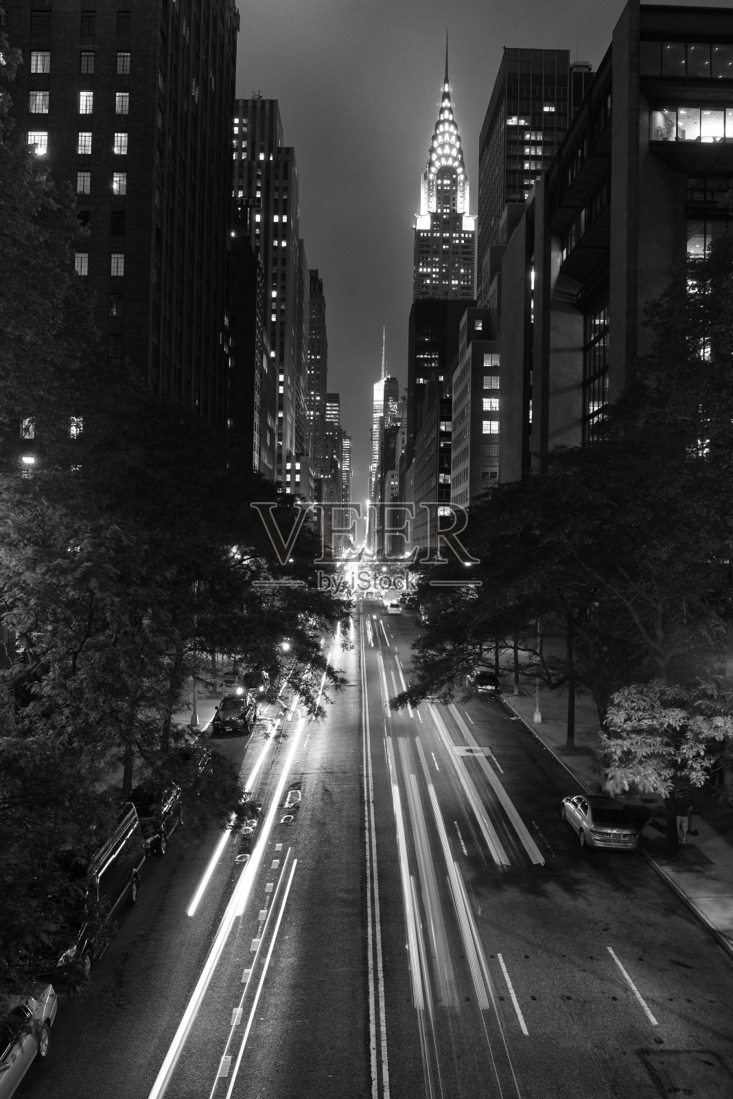 42街夜间交通状况。照片摄影图片