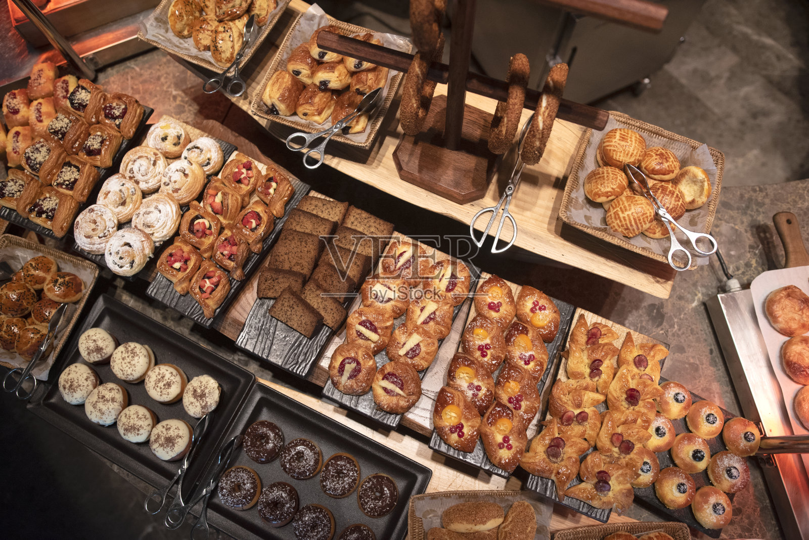 关闭巨大的选择糕点照片摄影图片