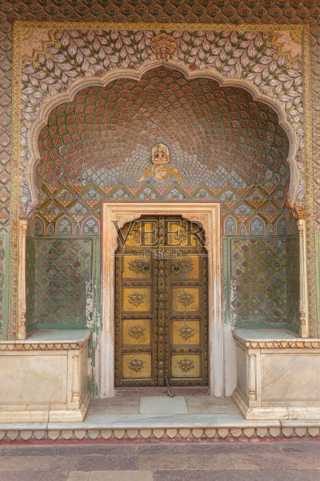 城市宫殿的玫瑰门献给女神,斋浦尔,拉贾斯坦邦,印度。照片摄影图片