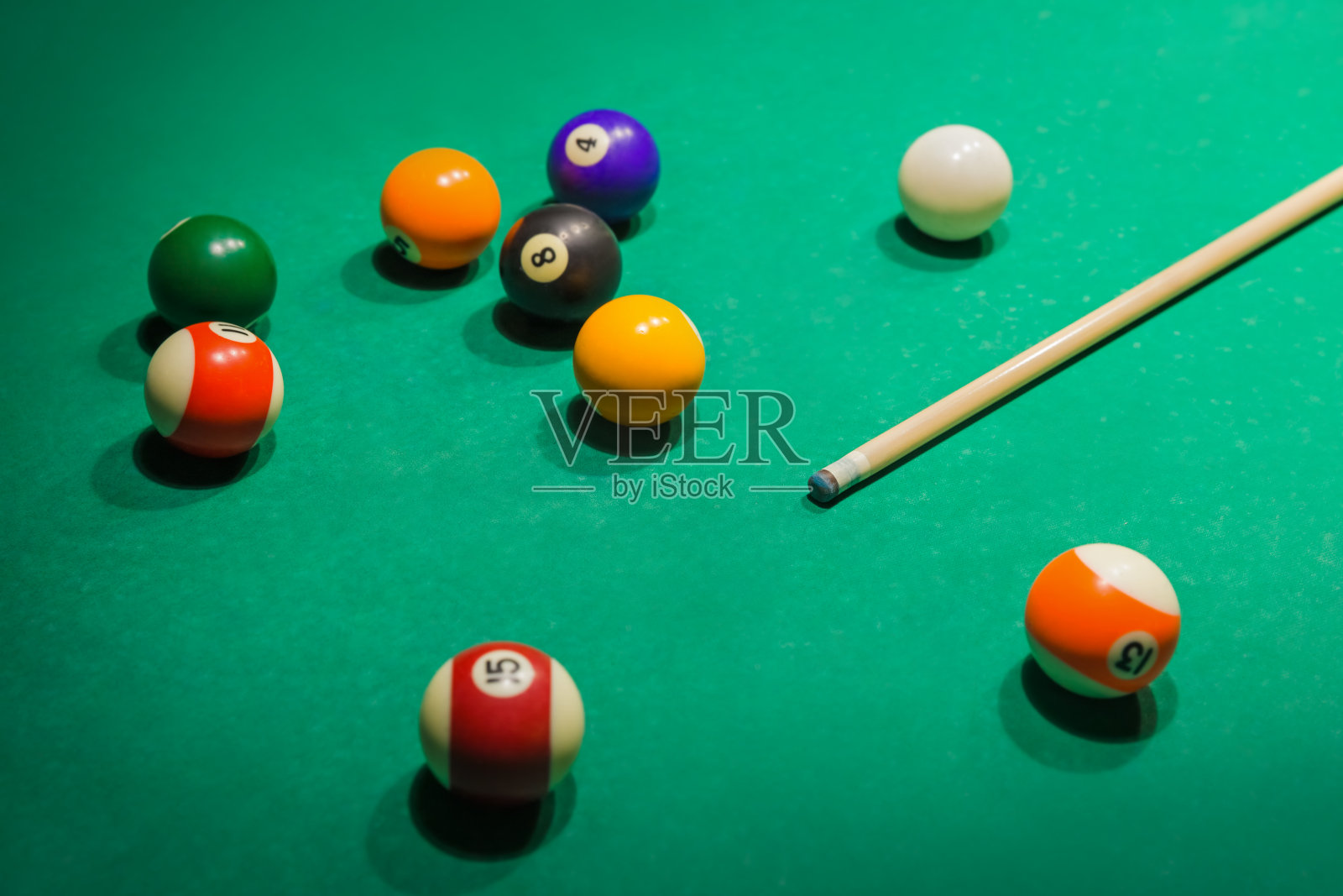 台球桌上的球照片摄影图片