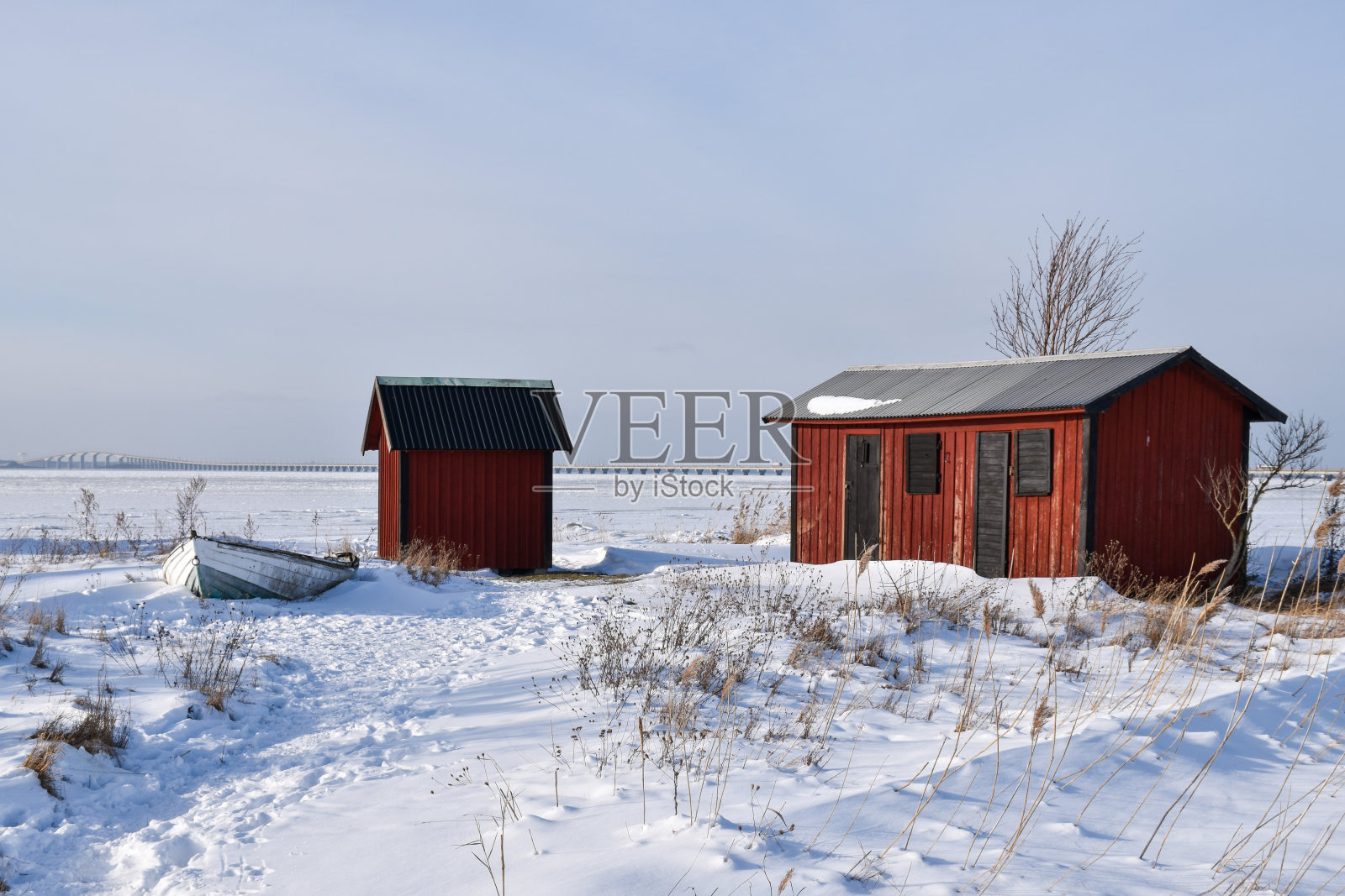 冬季红色渔棚照片摄影图片