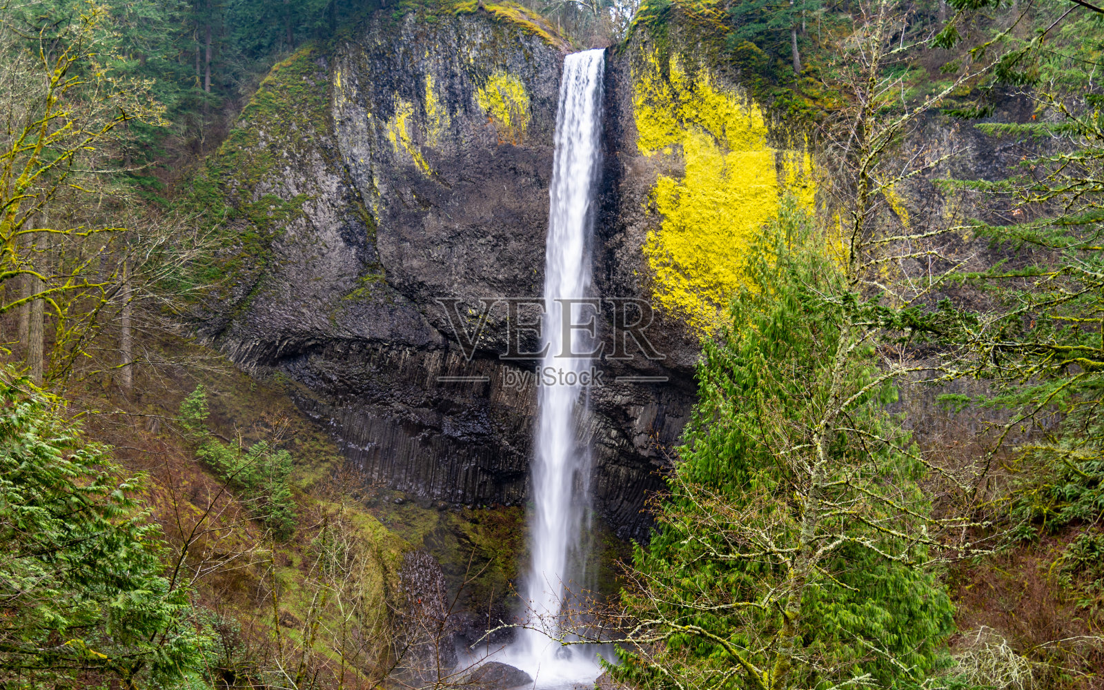 俄勒冈州的拉图瑞尔瀑布照片摄影图片
