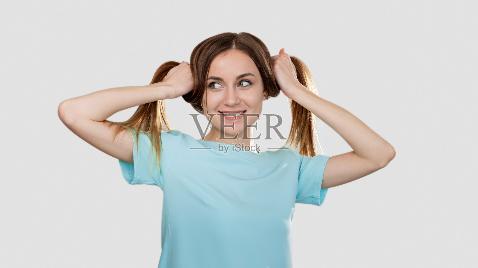 活泼的女人,无忧无虑的生活方式,积极的调情照片摄影图片