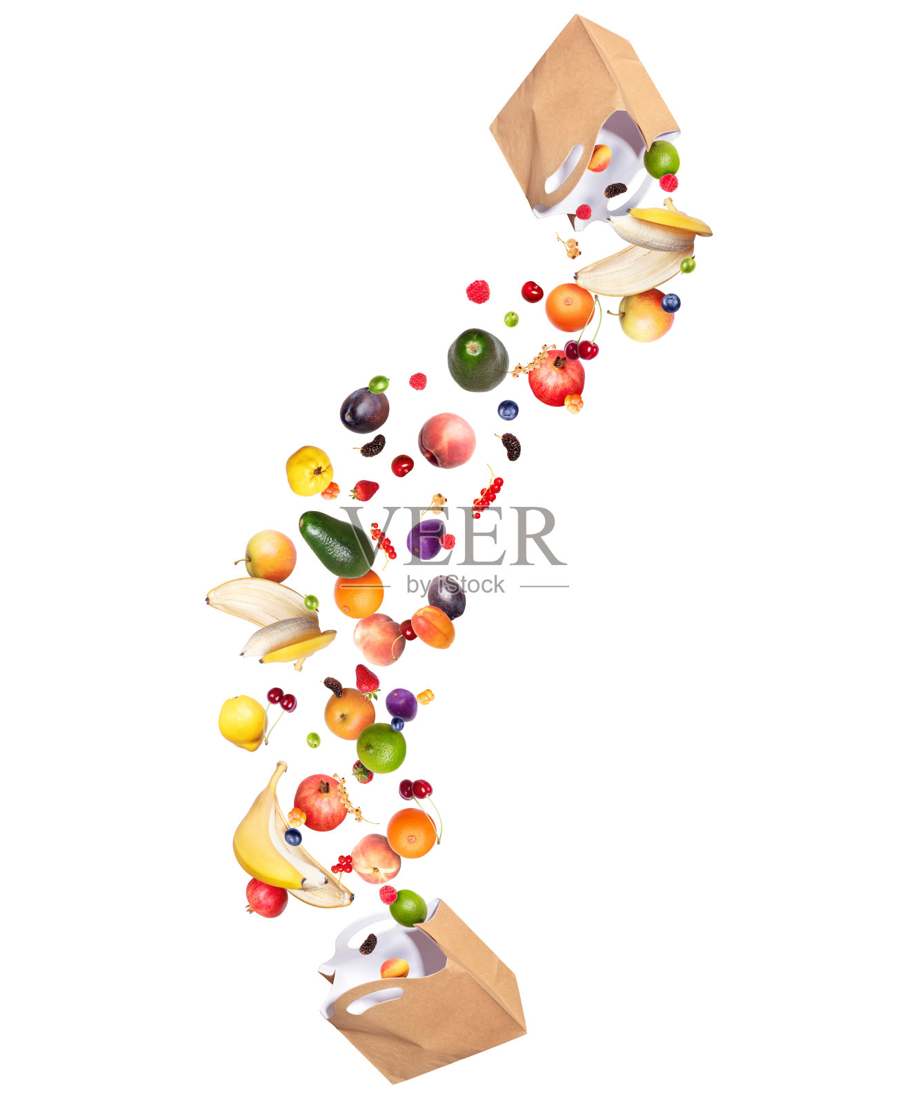 各种水果和浆果从食品纸袋中飞出照片摄影图片