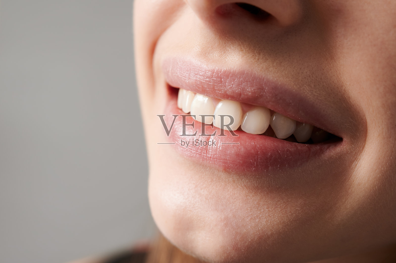 微距摄影的美丽女性微笑,剪裁快照照片摄影图片