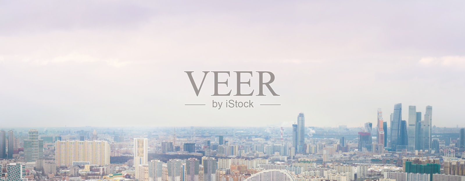 冬季莫斯科全景鸟瞰图,天际线。住宅和金融发展,日落时分的莫斯科商业中心。背景中的摩天大楼照片摄影图片