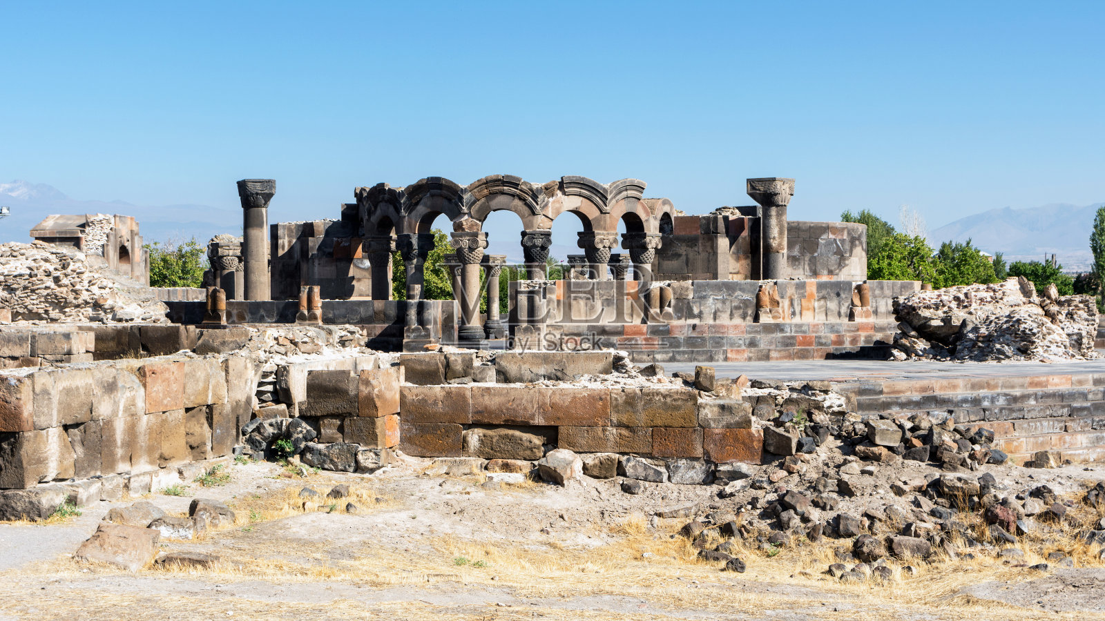 亚美尼亚Vagharshapat的Zvartnots大教堂废墟照片摄影图片