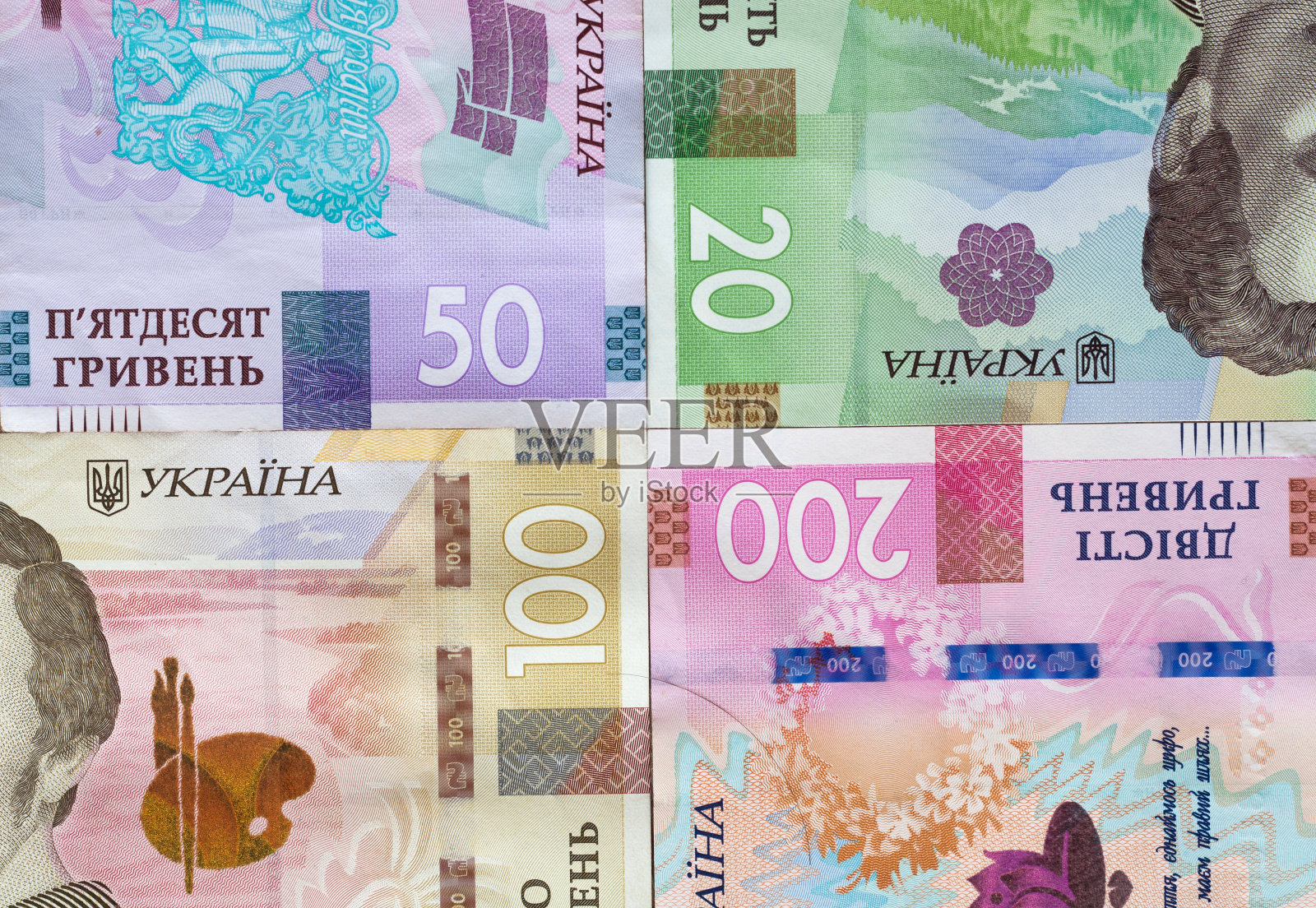 纸币面额不同,乌克兰格里夫纳面额有50,100、200格里夫纳,新币,背景有散钞照片摄影图片