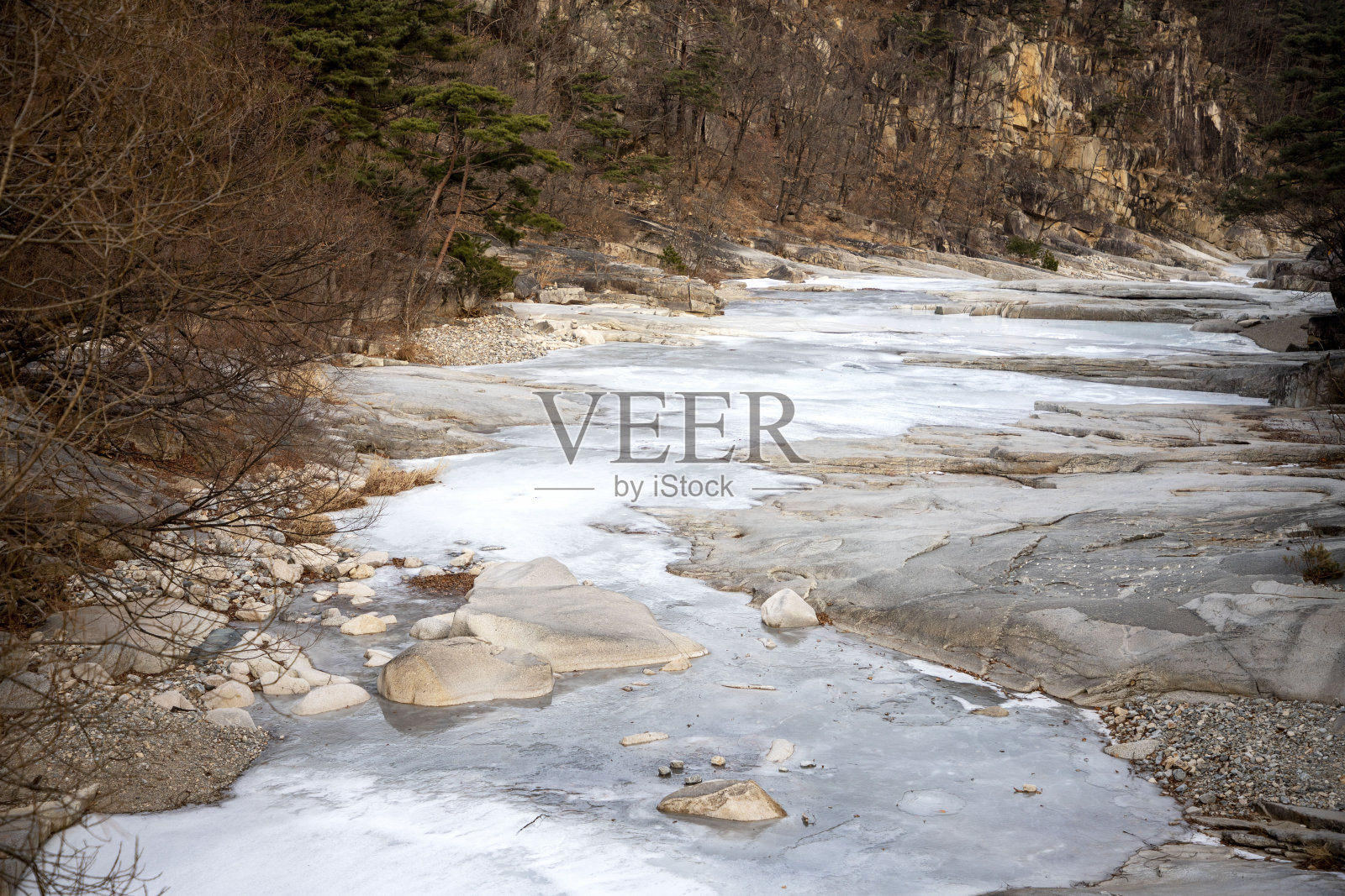 江wondo Dutasan山的冰冻山谷照片摄影图片