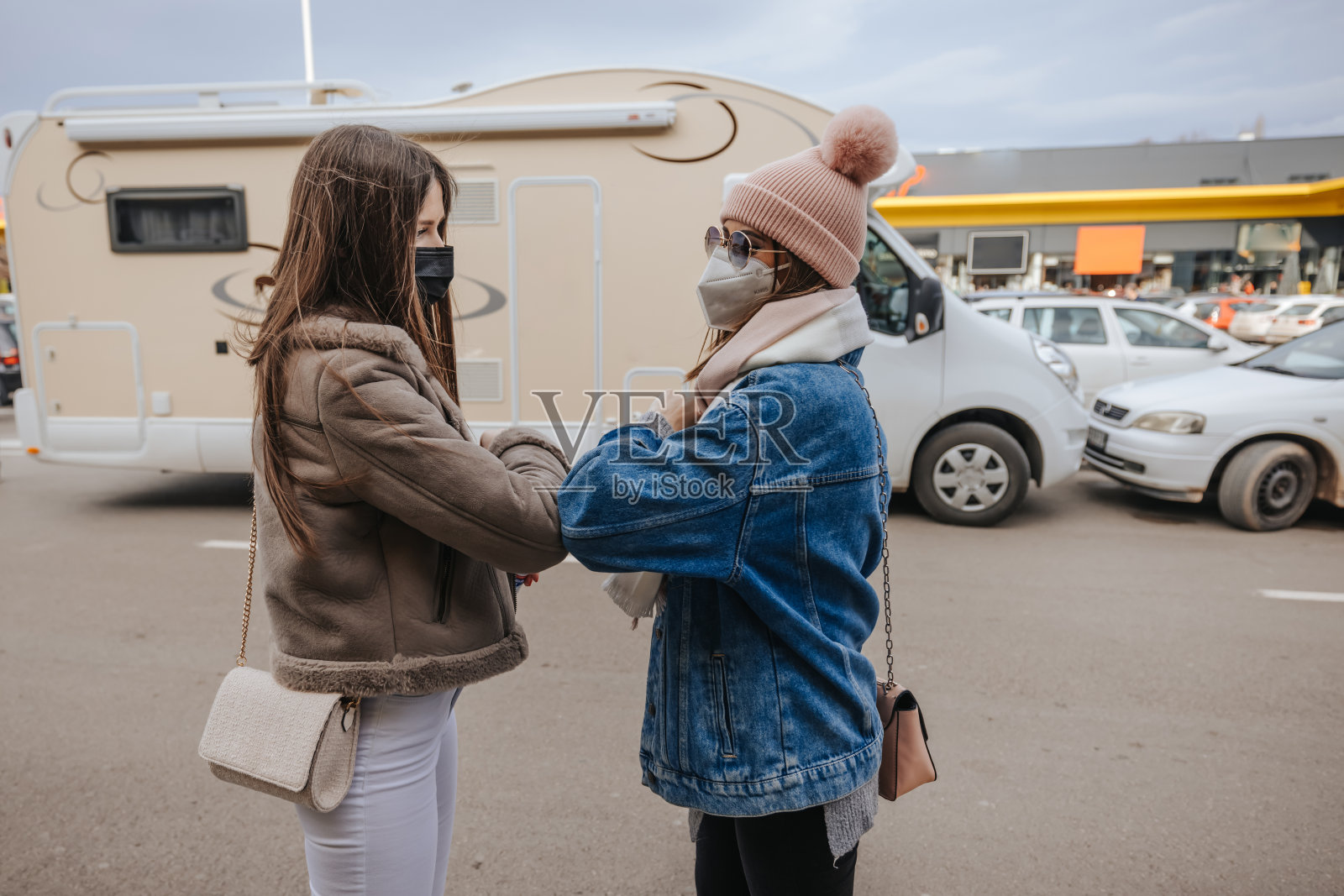 手肘撞照片摄影图片