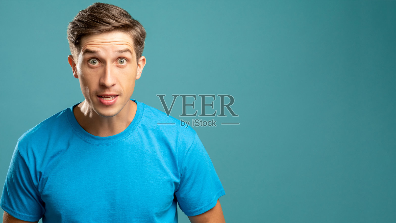 愤怒的男性肖像批评,滥用侵略性照片摄影图片