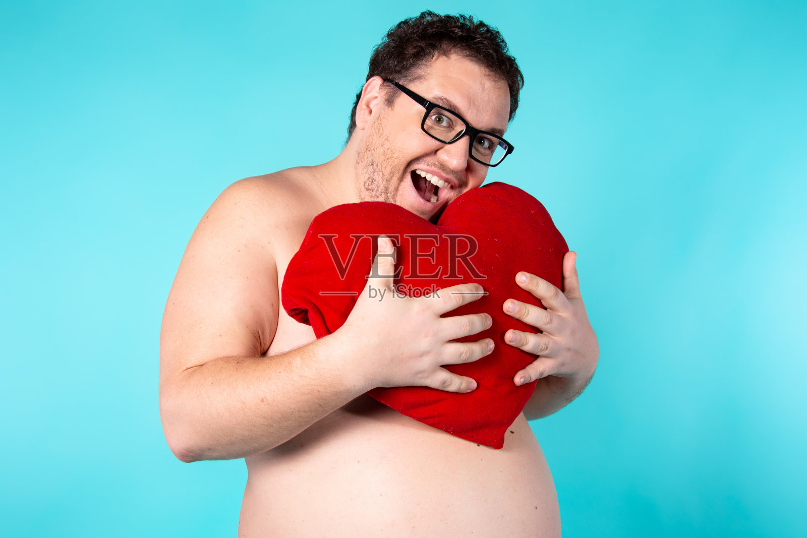 情人节和一个有趣的胖子。照片摄影图片