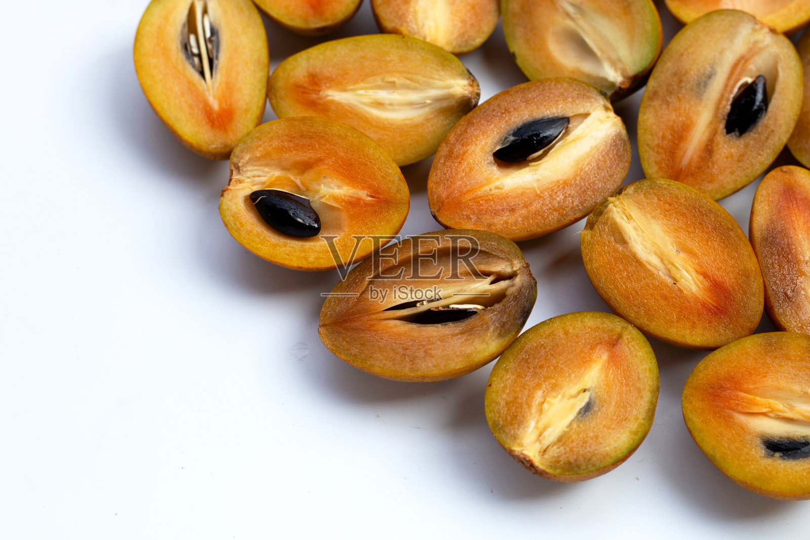 鲜半沙冬果孤立于白色上照片摄影图片