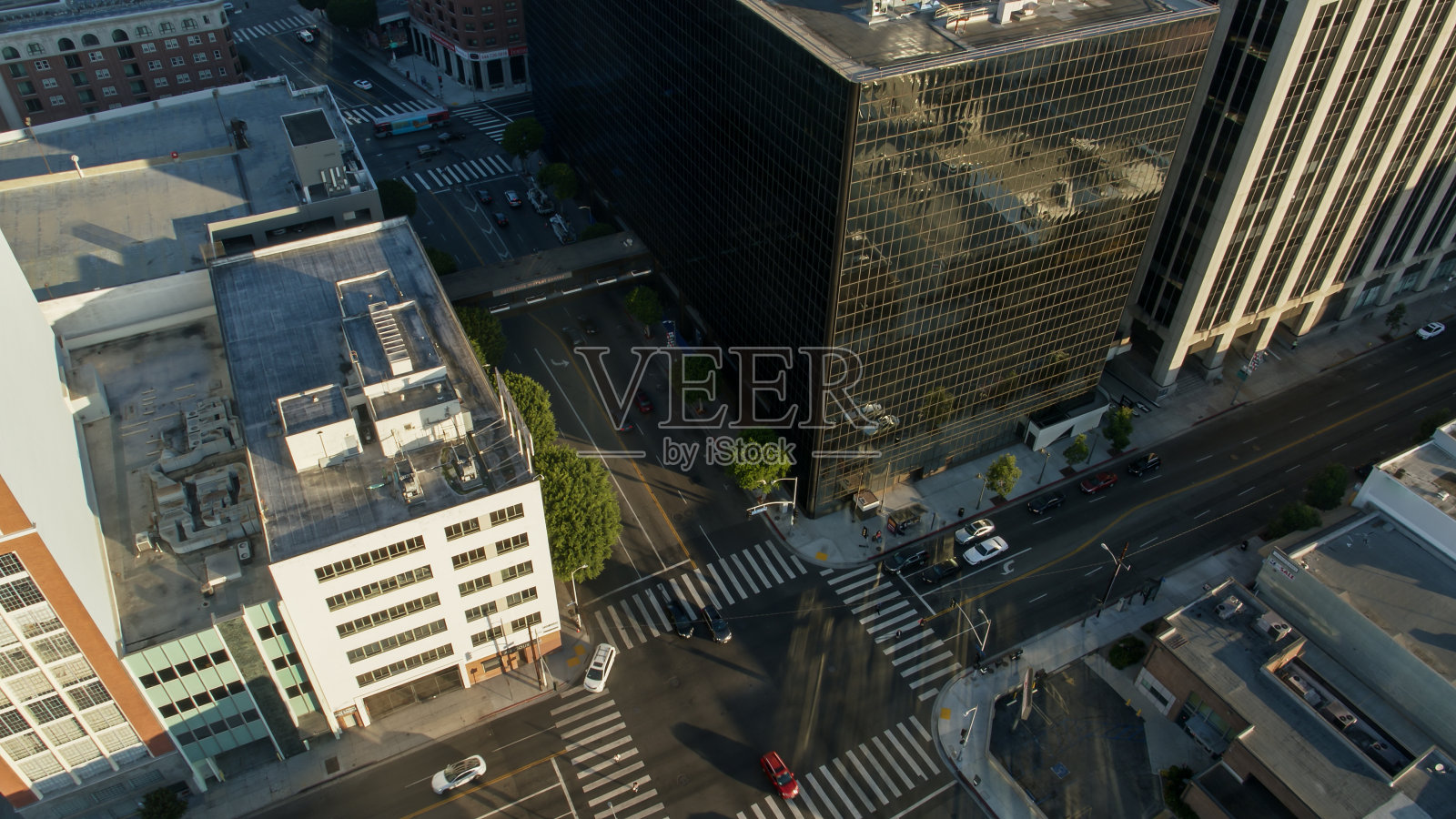 无人机拍摄的奥林匹克和洛杉矶市中心的洛杉矶大街照片摄影图片