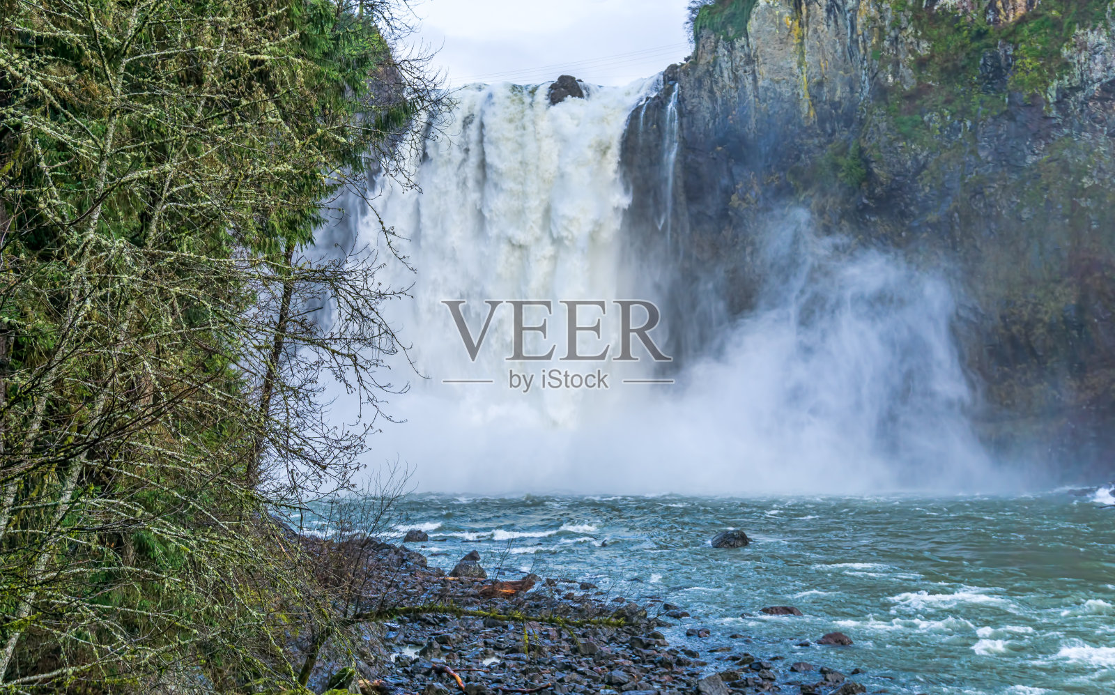 华盛顿瀑布下照片摄影图片