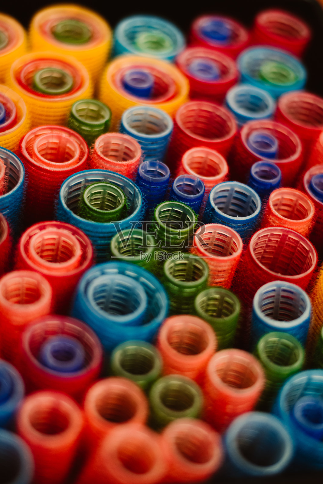 彩色卷发器在美发师Sebastián。创造性的和抽象的照片摄影图片