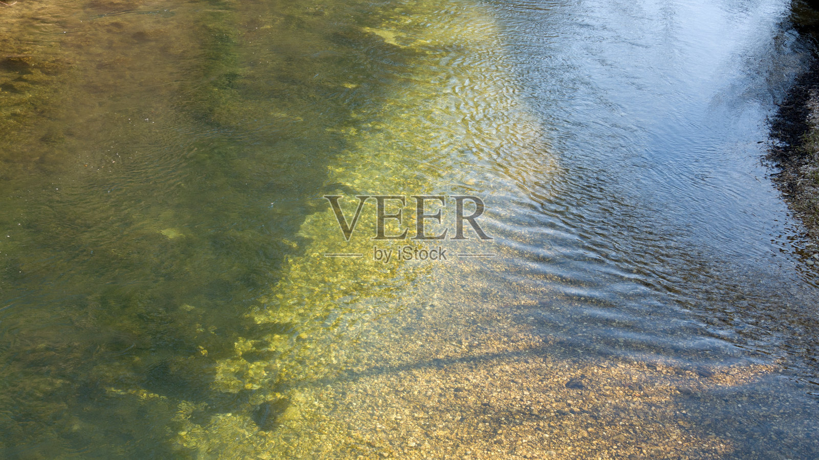 光淹没了河照片摄影图片