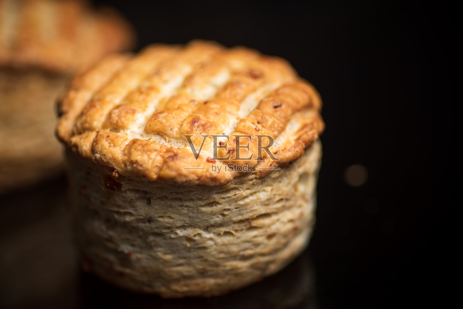 酥皮百吉饼或小面包照片摄影图片