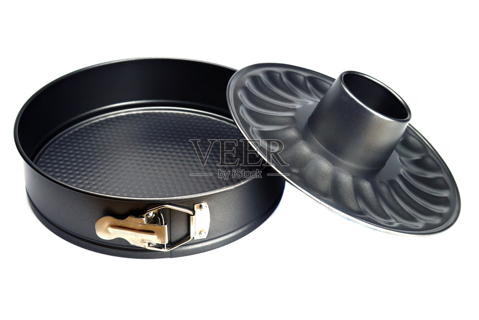 拆下圆形金属烤盘,隔离在白色上照片摄影图片