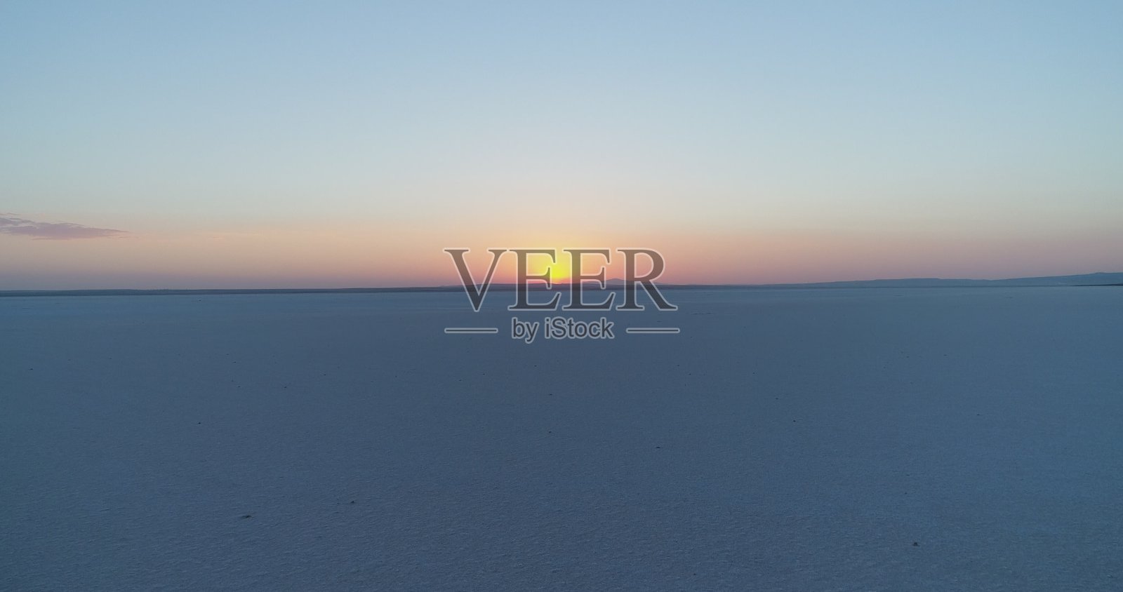 土耳其安纳托利亚中部盐湖(盐湖)的Dron图像照片摄影图片