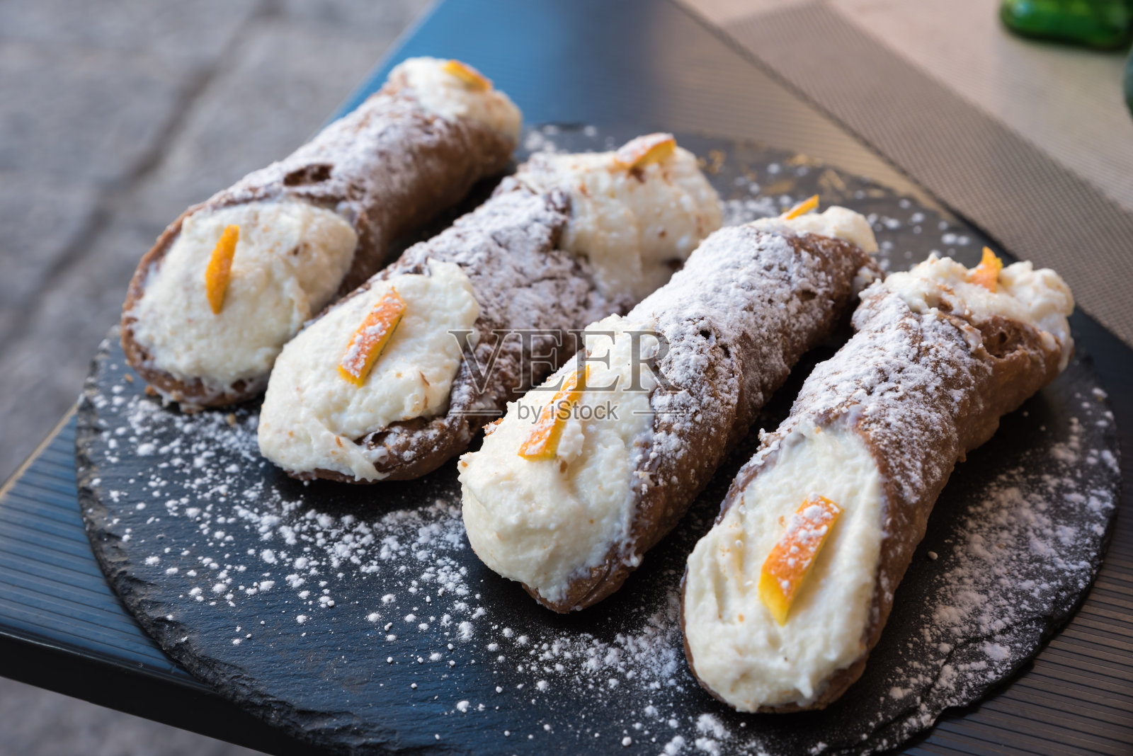 西西里乳酪卷和糖果照片摄影图片