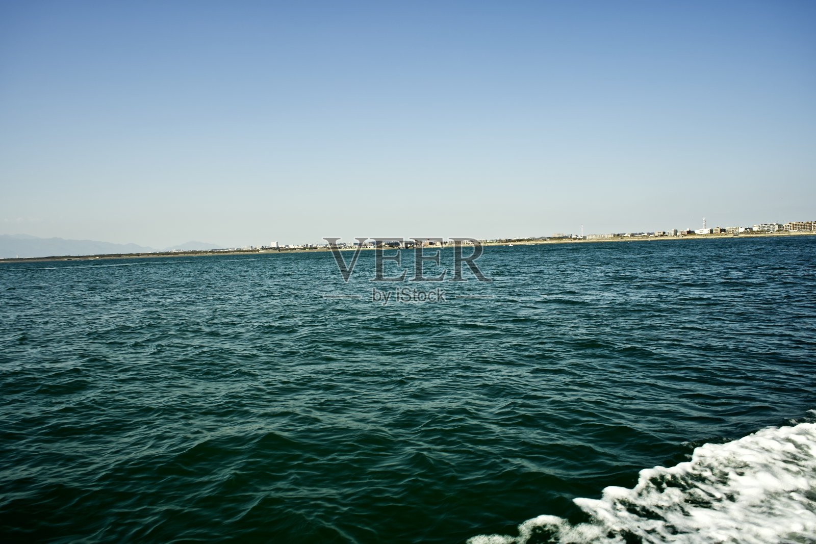 从船上看到的大海。照片摄影图片