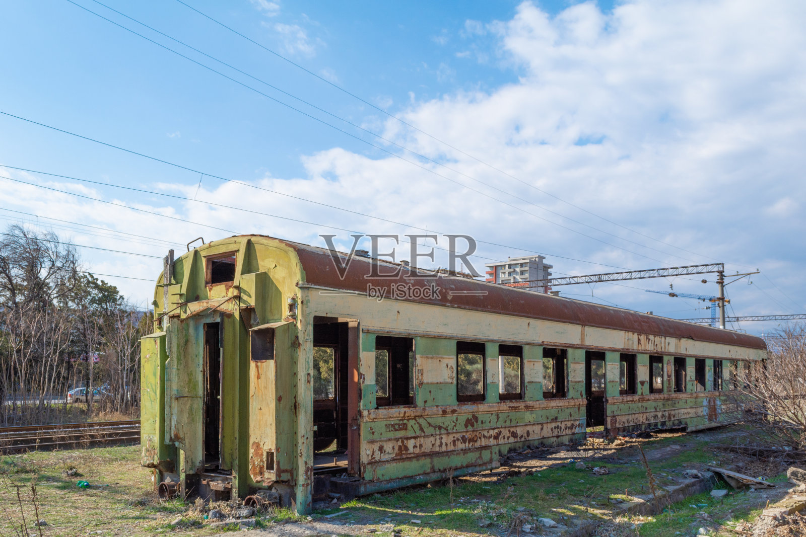 格鲁吉亚第比利斯。铁路枢纽。旧铁路的汽车。货运和客运车辆停止服务。照片摄影图片