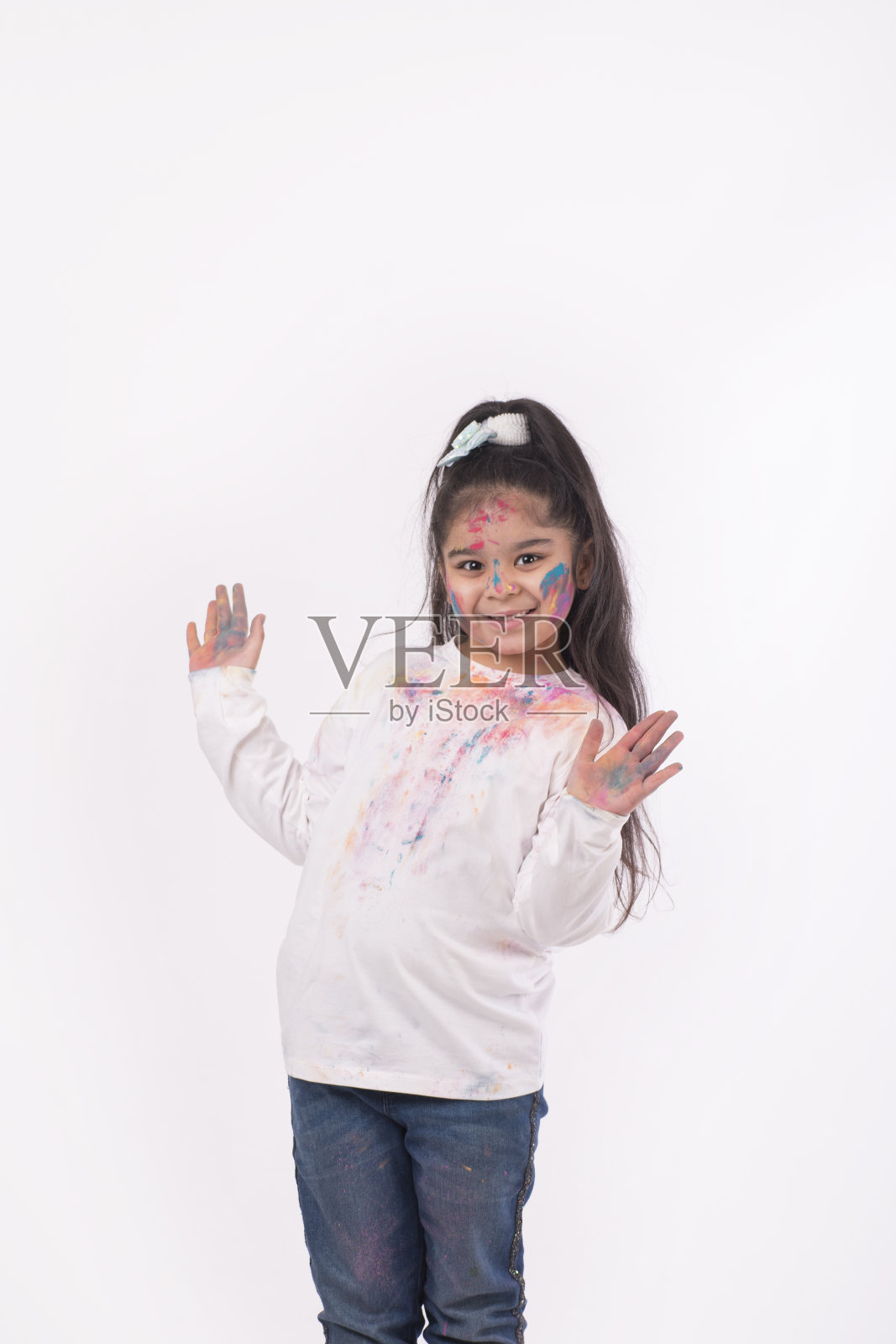 印度小孩放胡里节的照片照片摄影图片