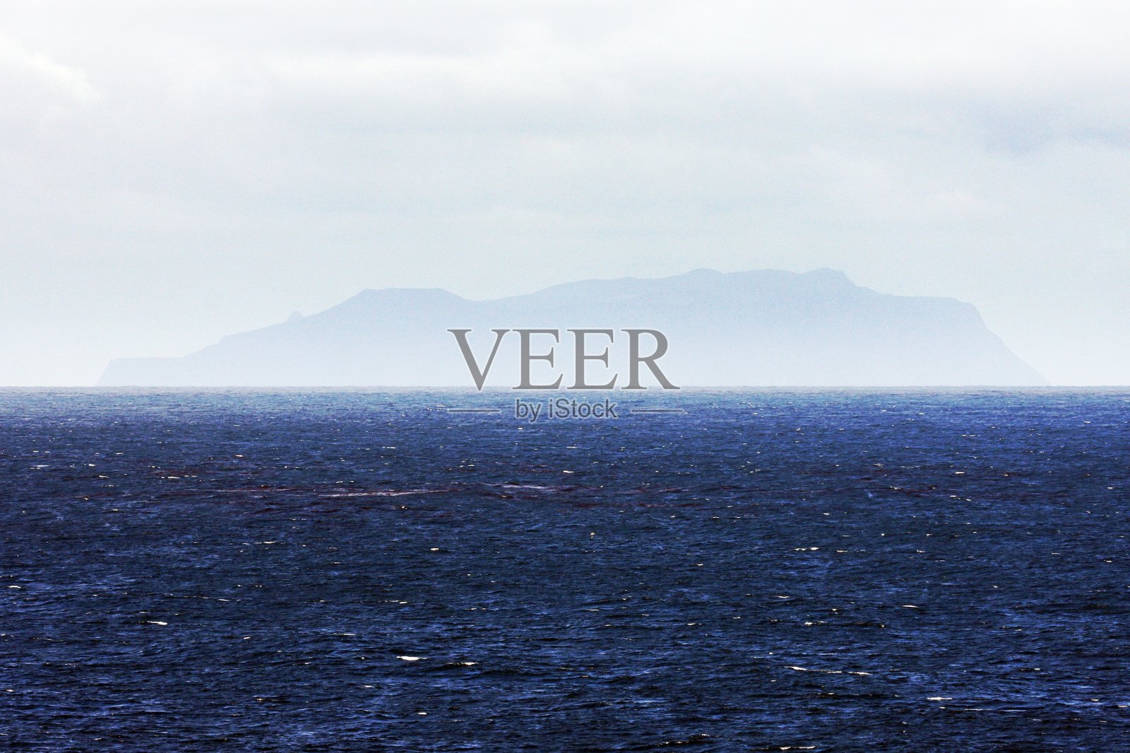 远处的戈夫岛照片摄影图片