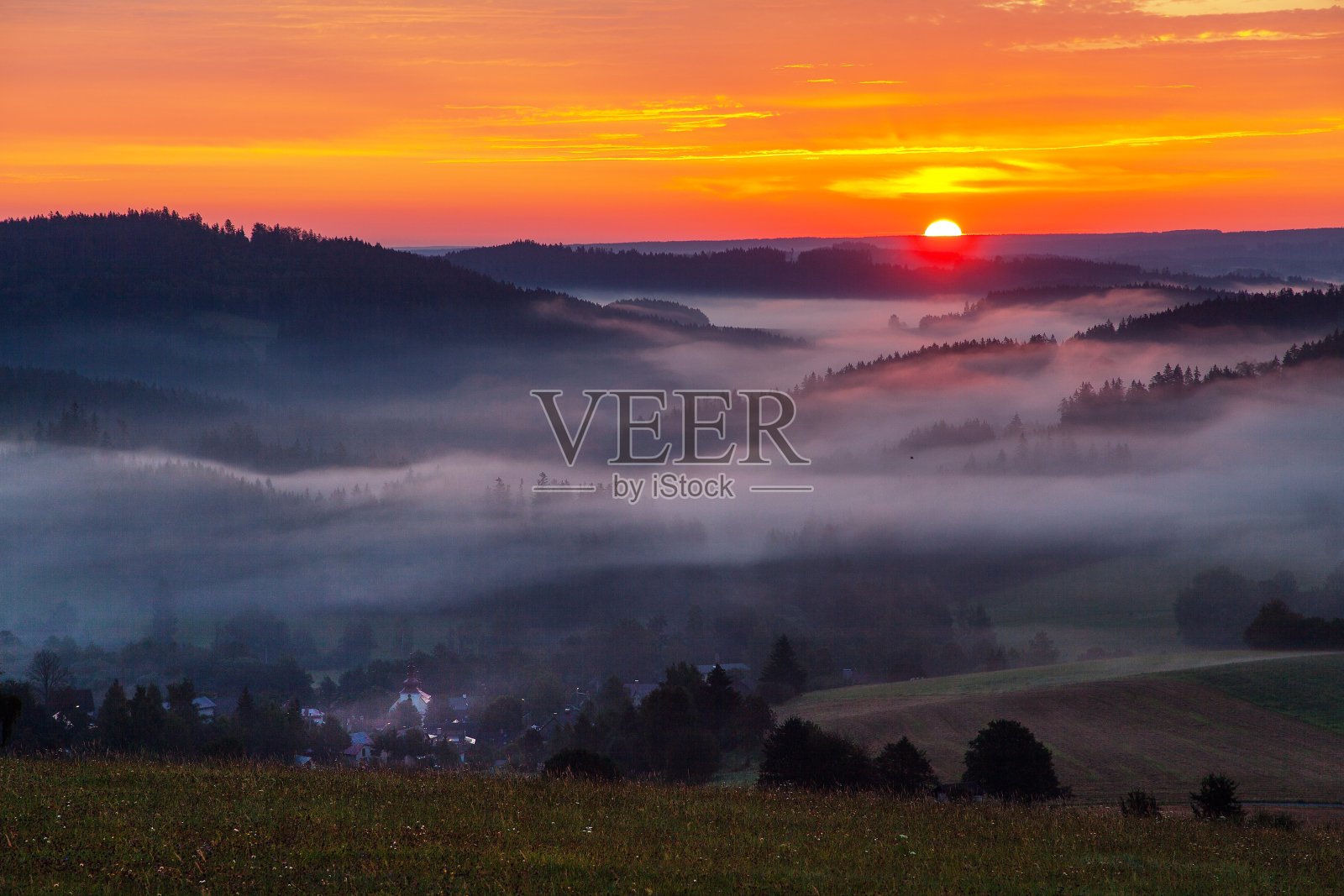 早晨全景日落从zdarske vrchy照片摄影图片