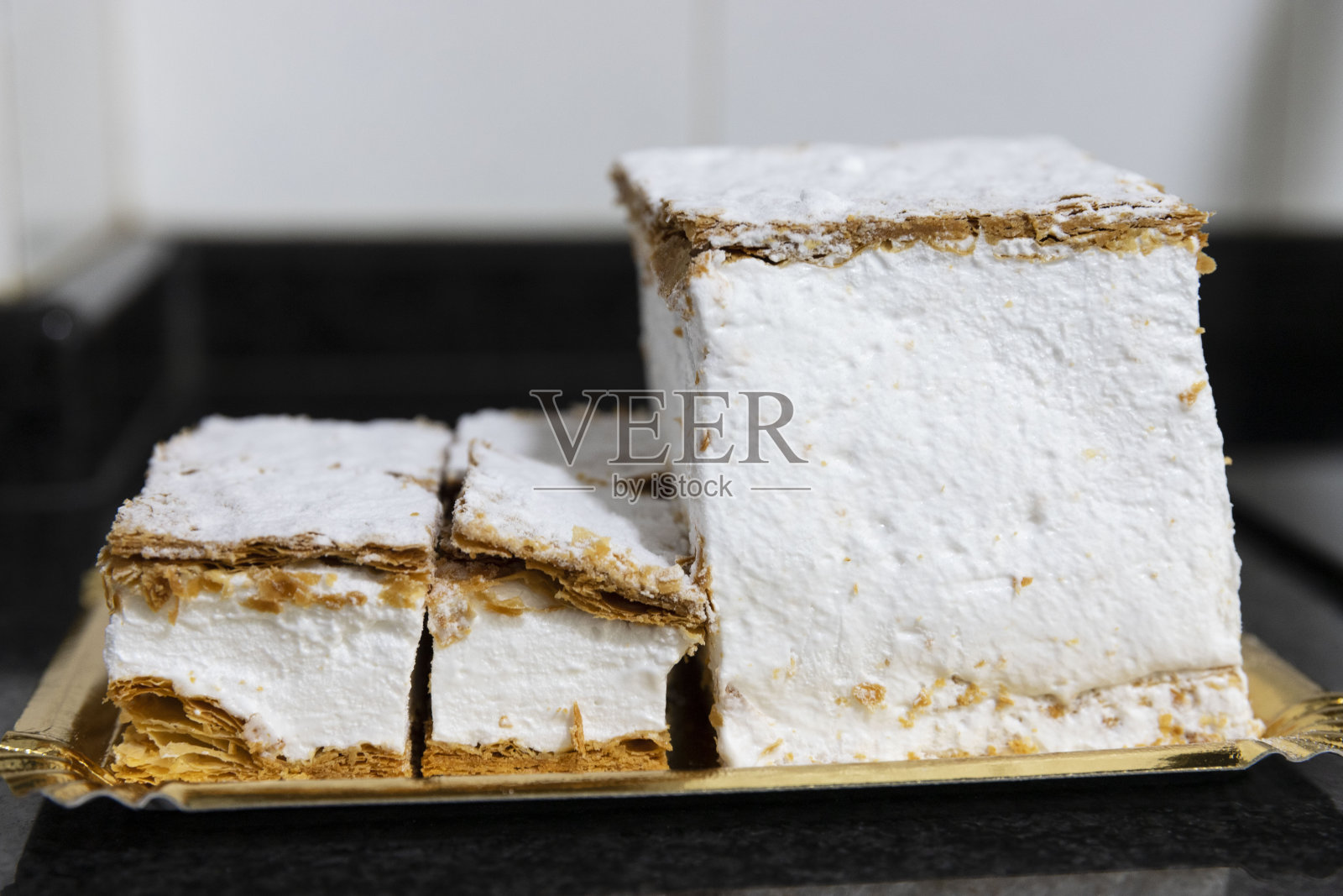 西班牙千层酥皮蛋糕照片摄影图片