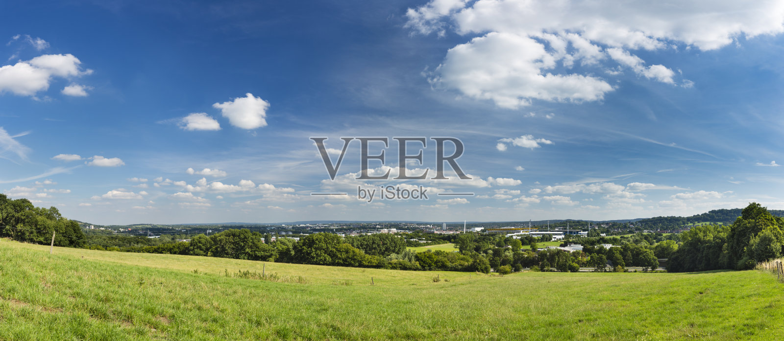 亚琛深蓝天空全景图照片摄影图片