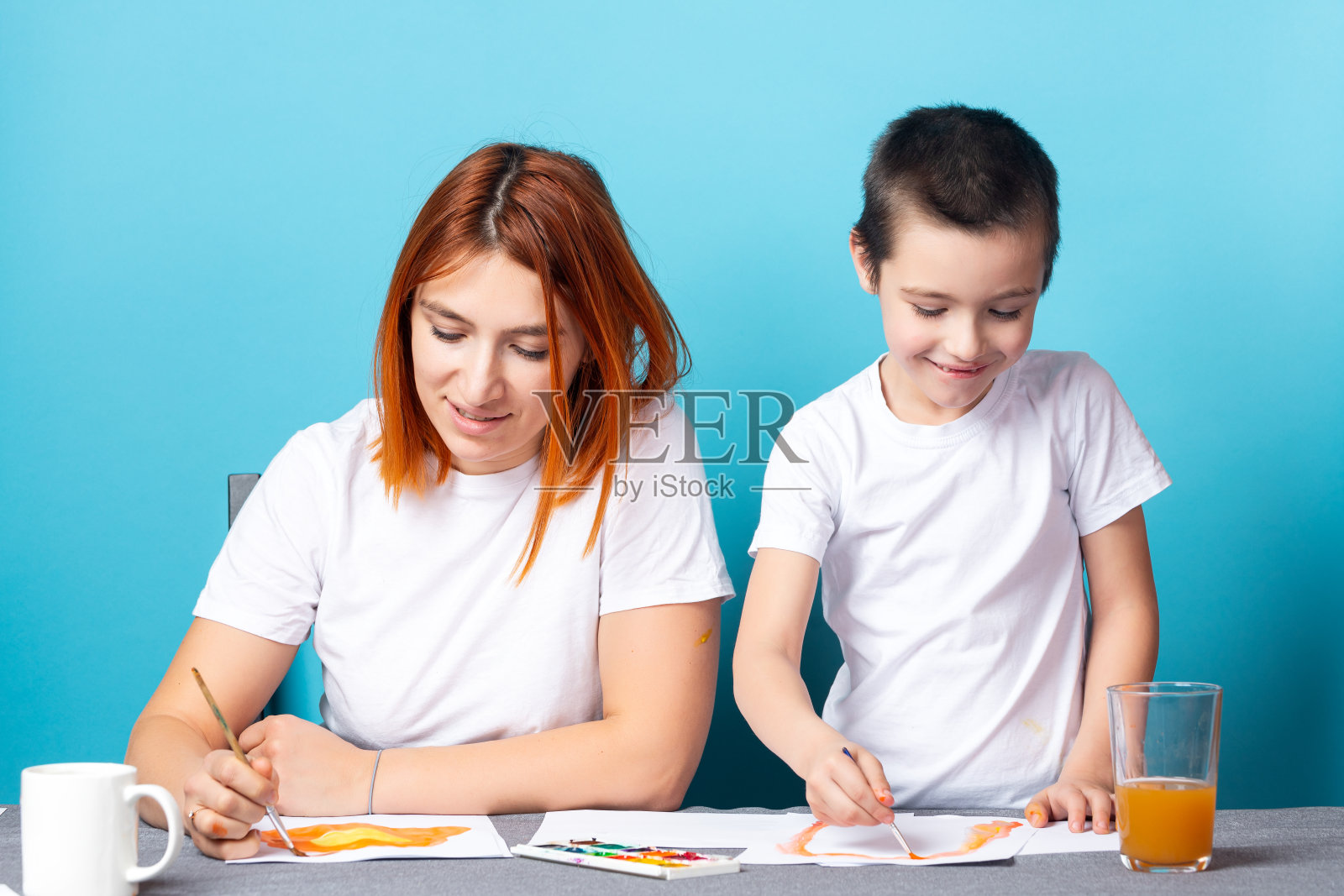 妈妈和儿子照片摄影图片