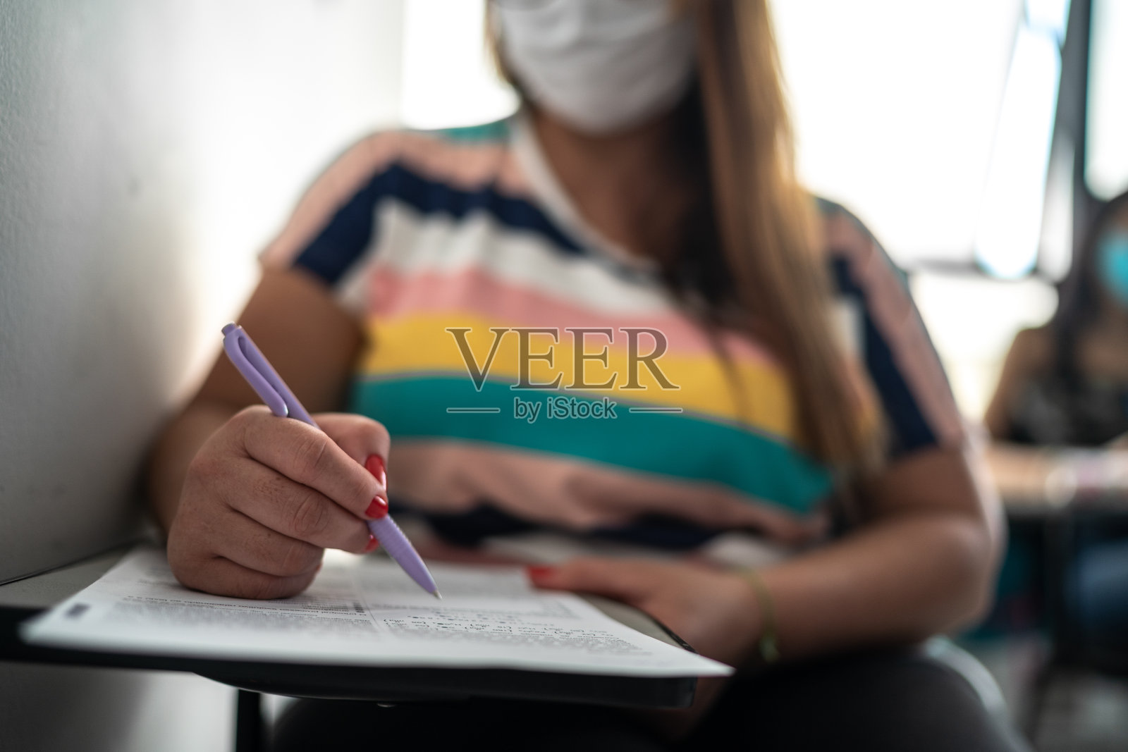 参加考试的学生的手照片摄影图片