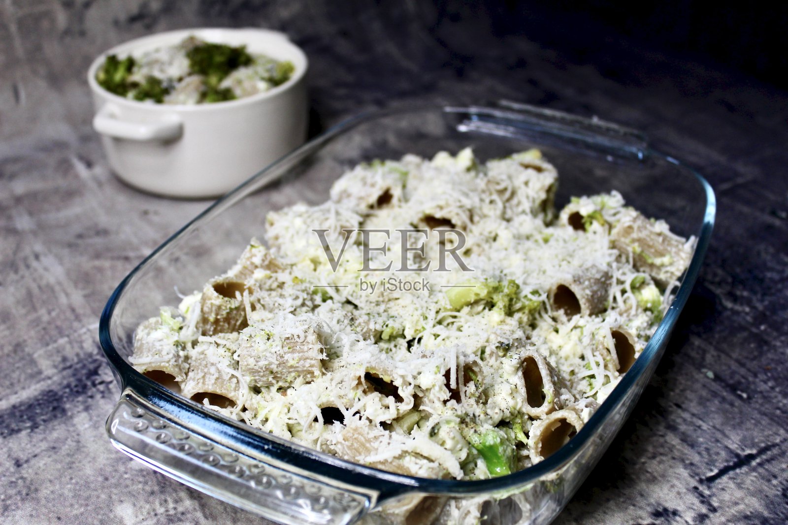 意大利面和西兰花照片摄影图片