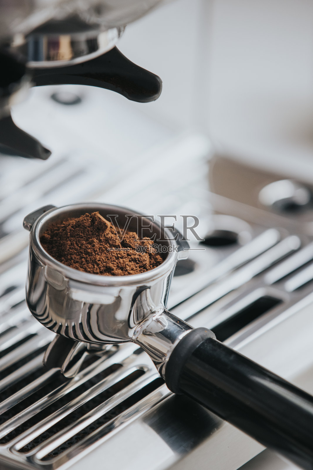 Portafilter配烤咖啡豆照片摄影图片