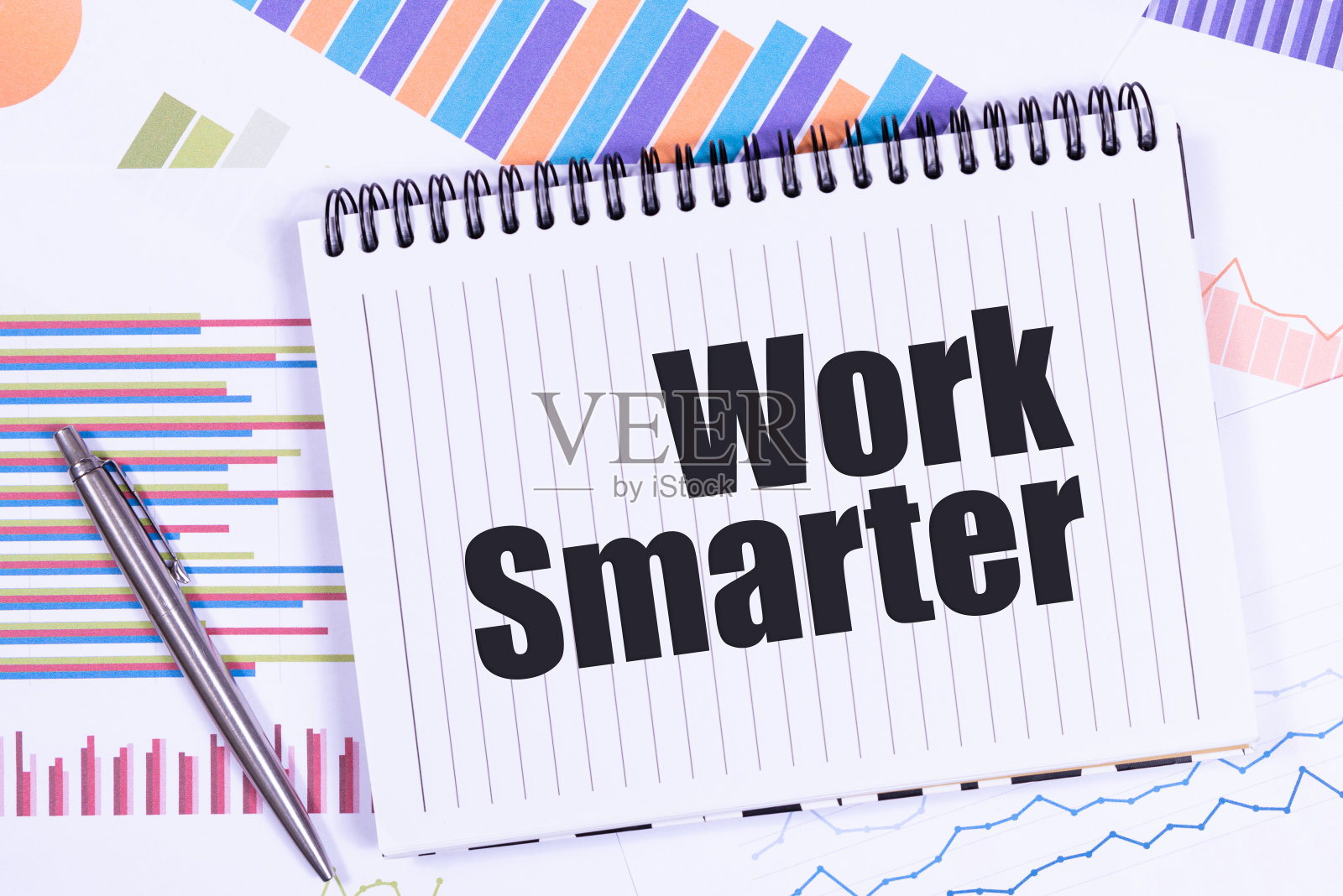 在空白便条上写上更聪明的提醒,而不是乡村的谷仓照片摄影图片